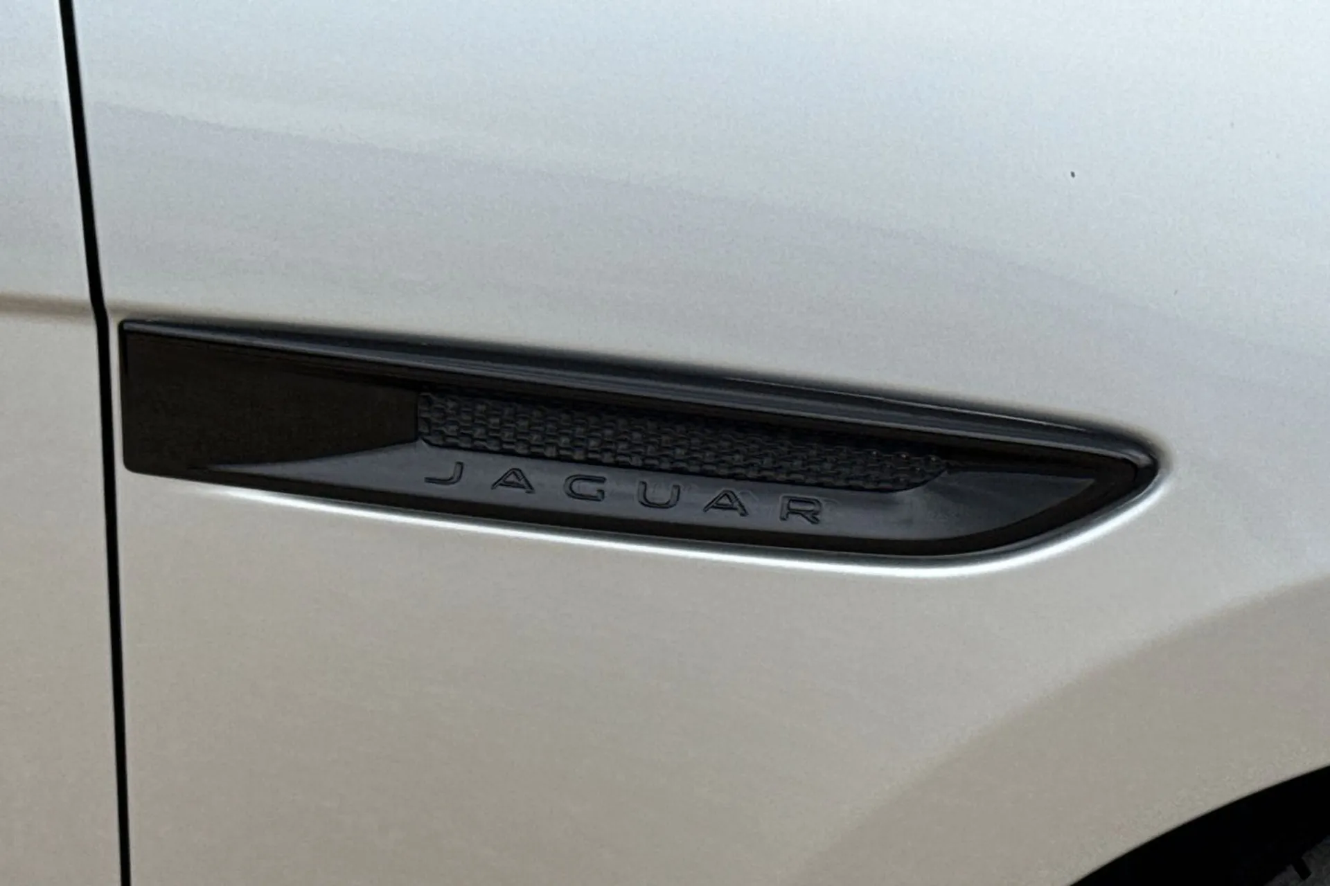 Jaguar F-Pace thumbnail image number 48