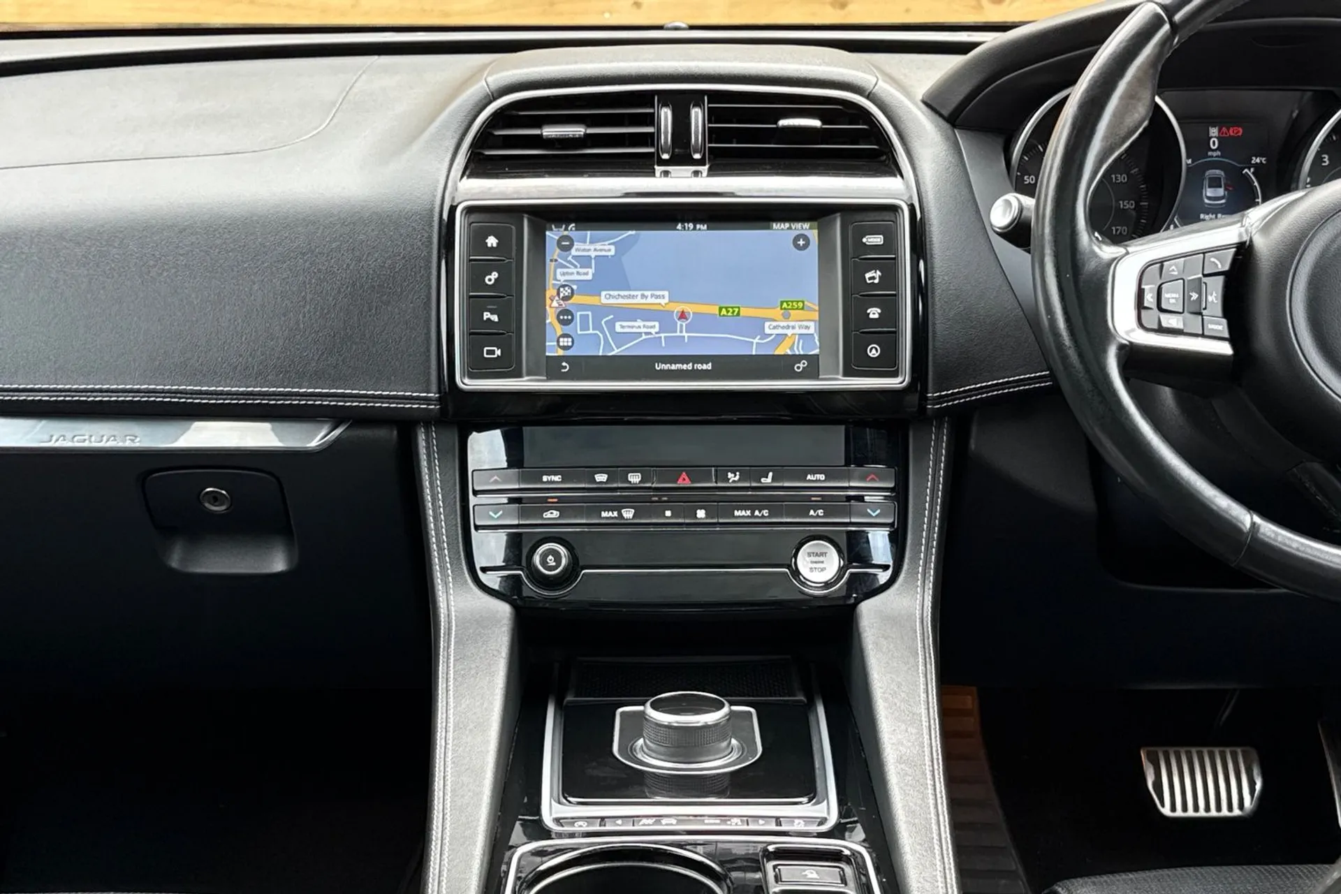Jaguar F-Pace thumbnail image number 37