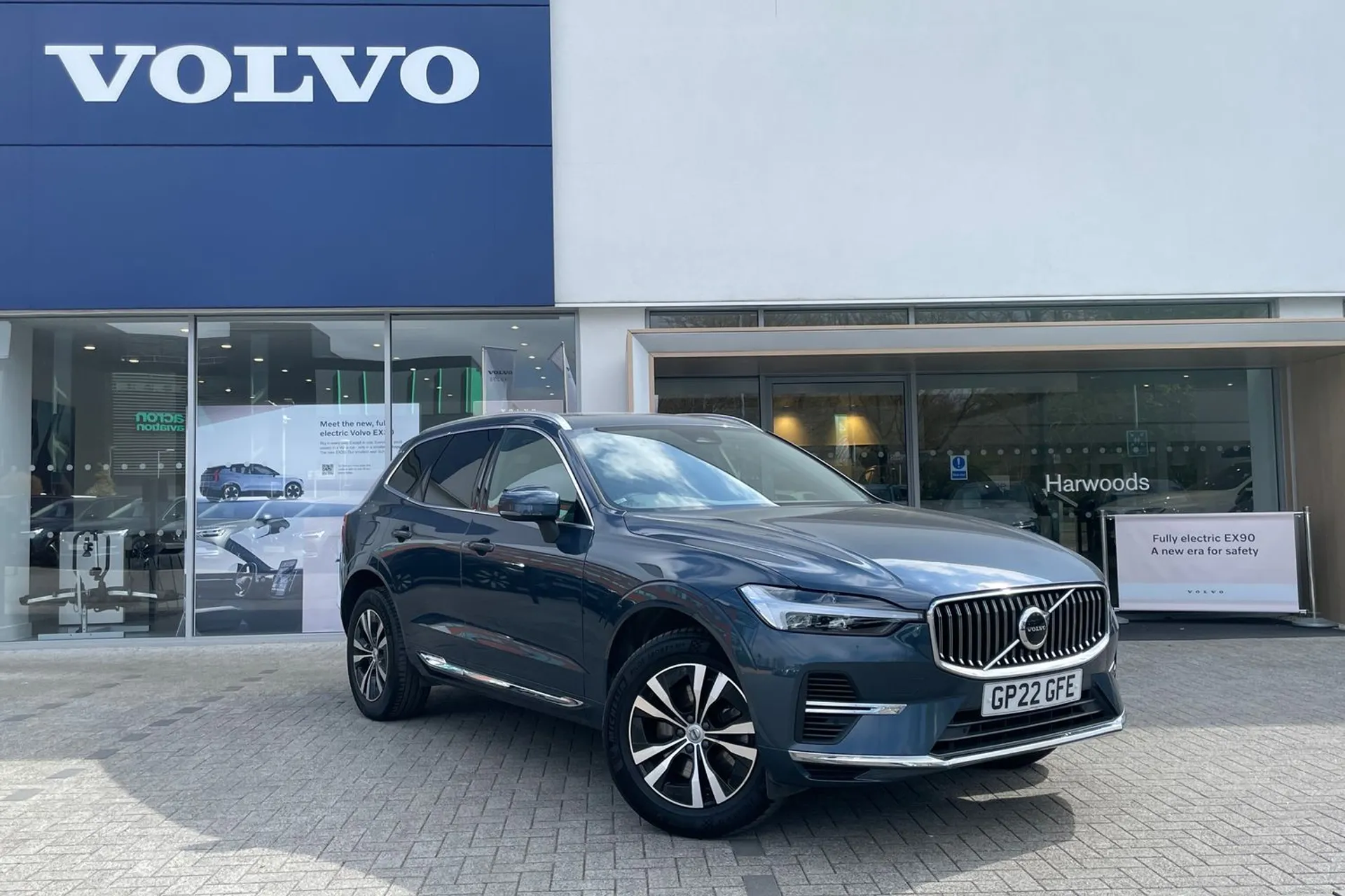 Volvo XC60 focused image