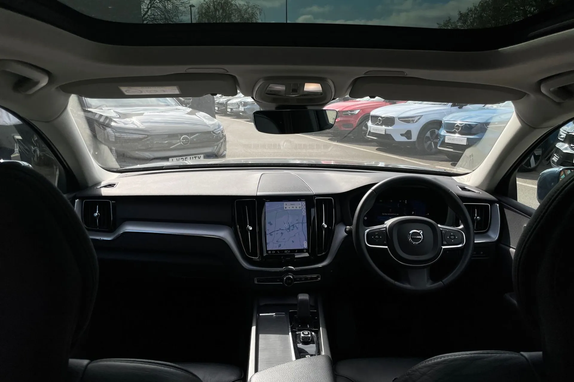 Volvo XC60 thumbnail image number 3