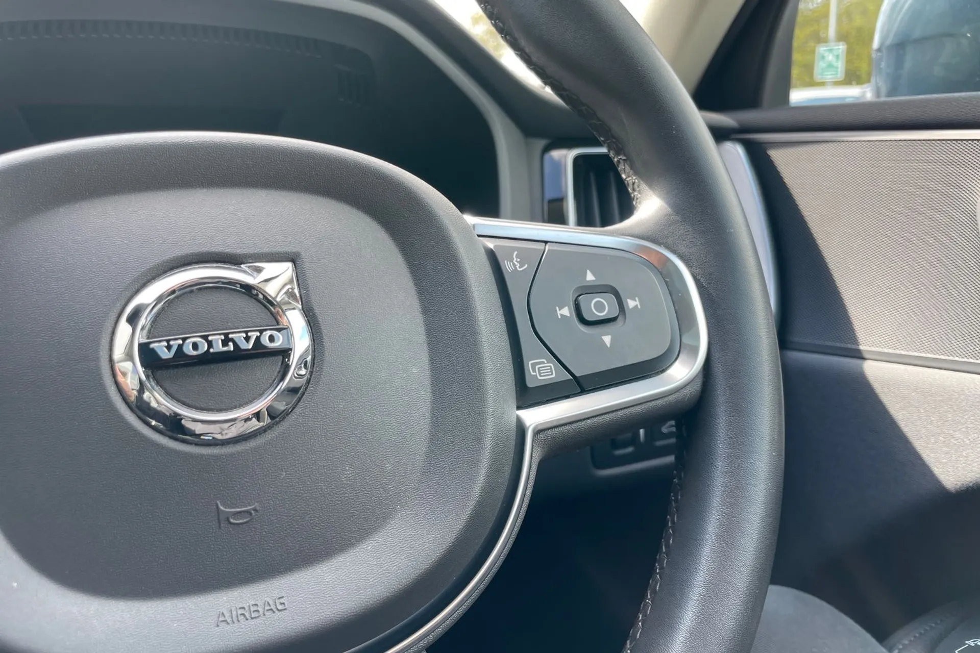 Volvo XC60 thumbnail image number 36