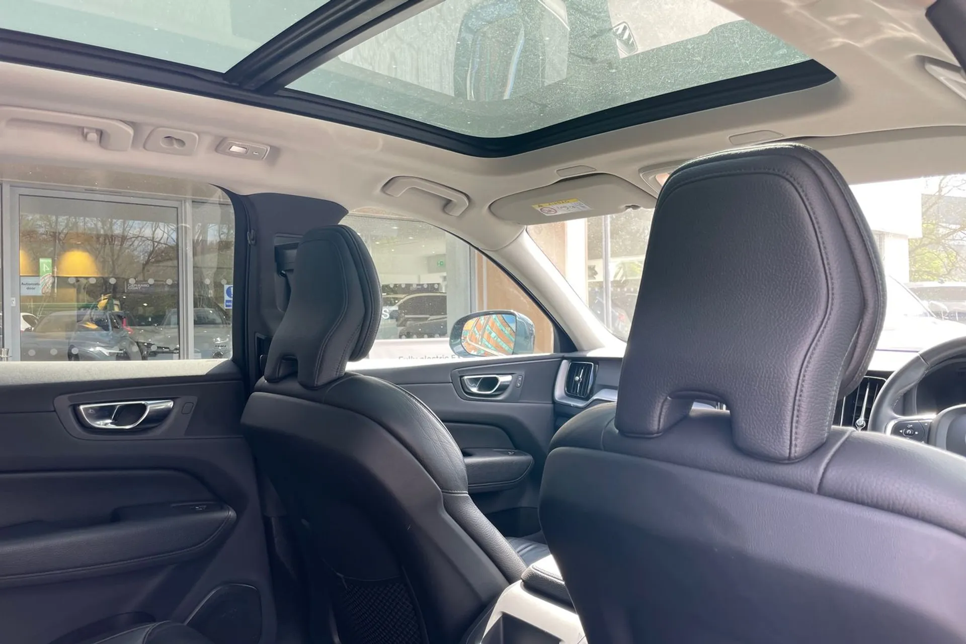 Volvo XC60 thumbnail image number 23