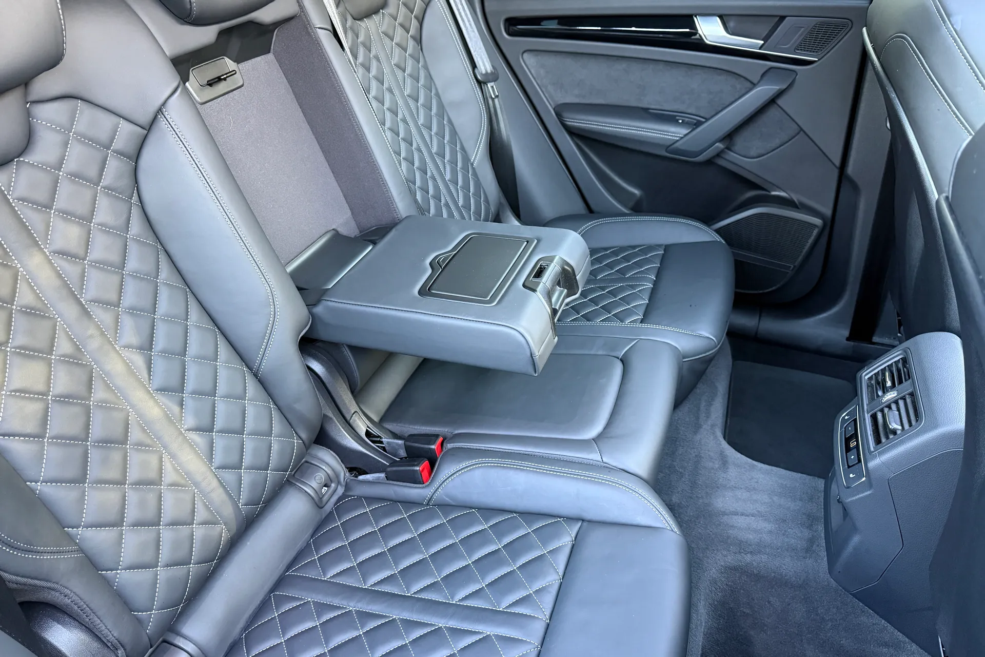 Audi Q5 thumbnail image number 28