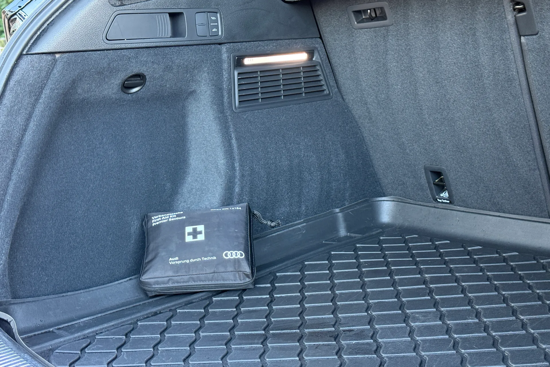 Audi Q5 thumbnail image number 36