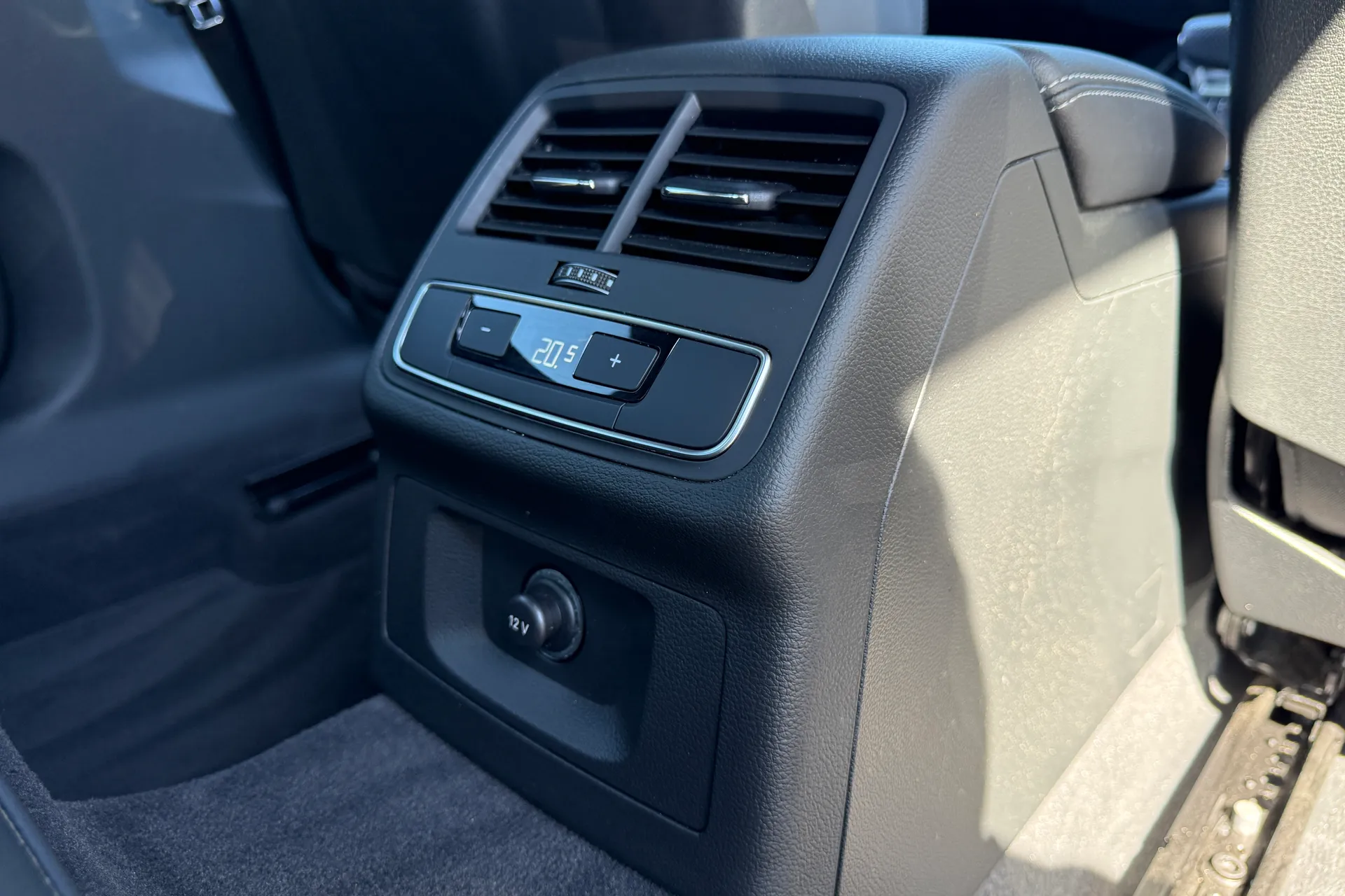 Audi A4 thumbnail image number 47