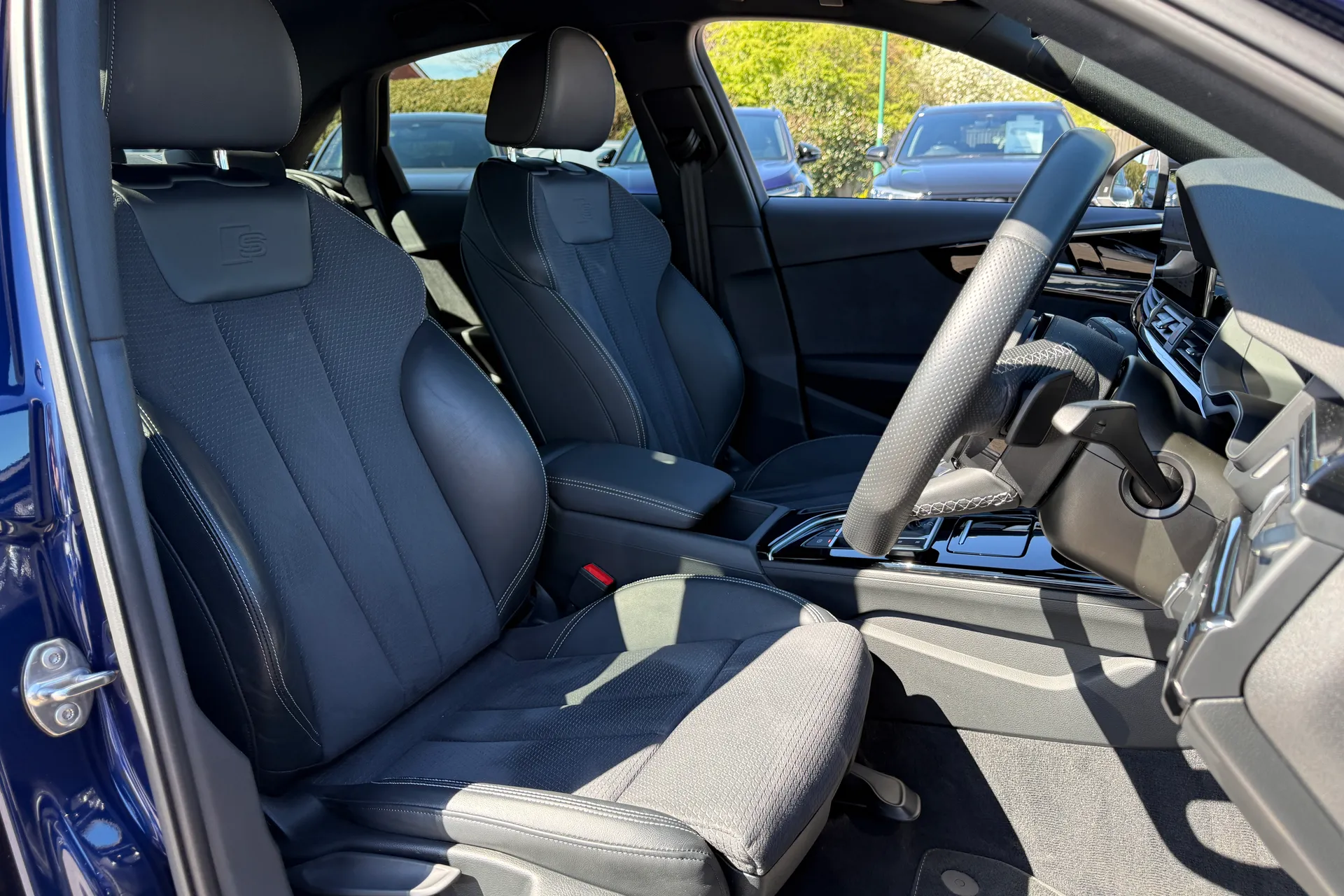 Audi A4 thumbnail image number 26