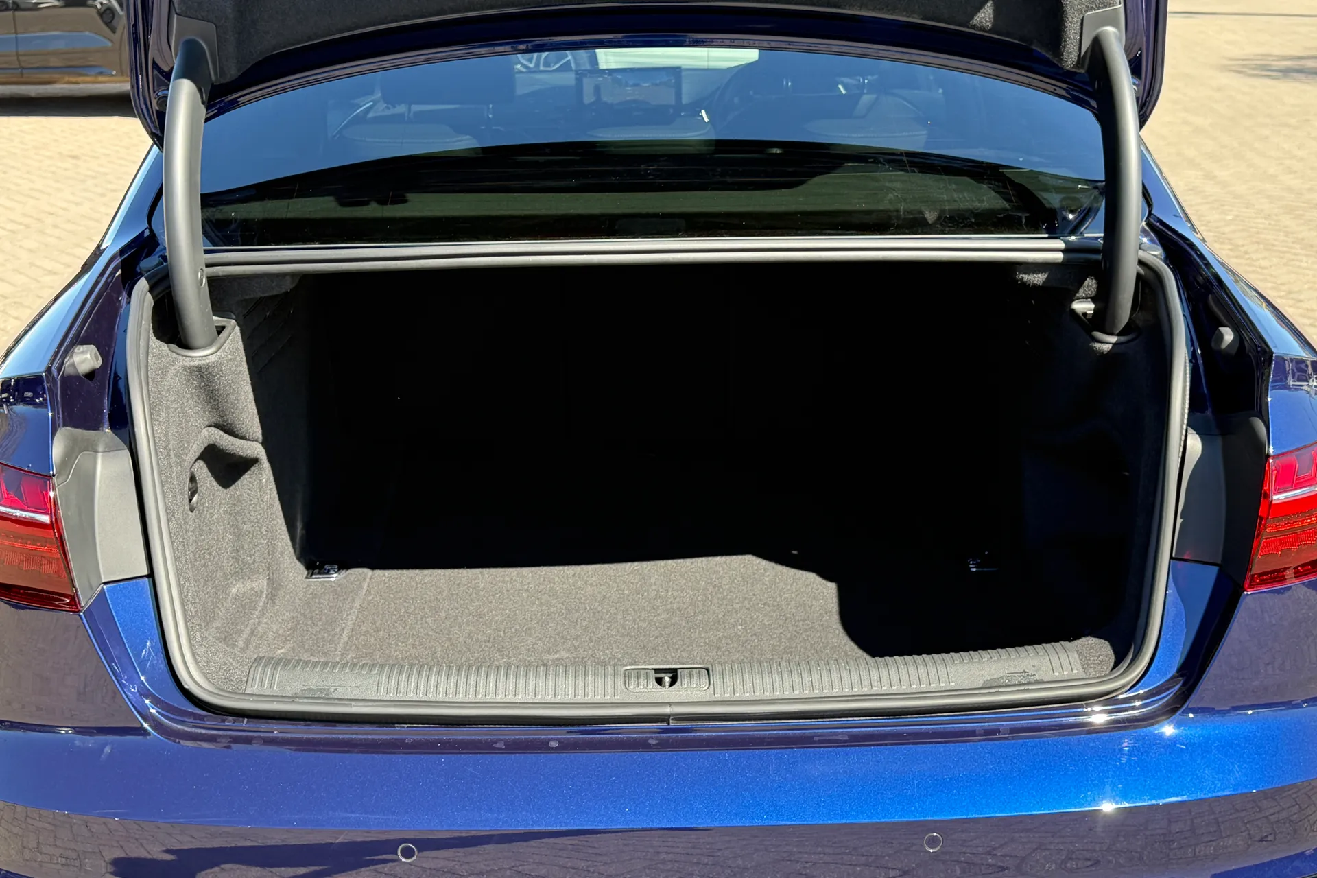 Audi A4 thumbnail image number 34