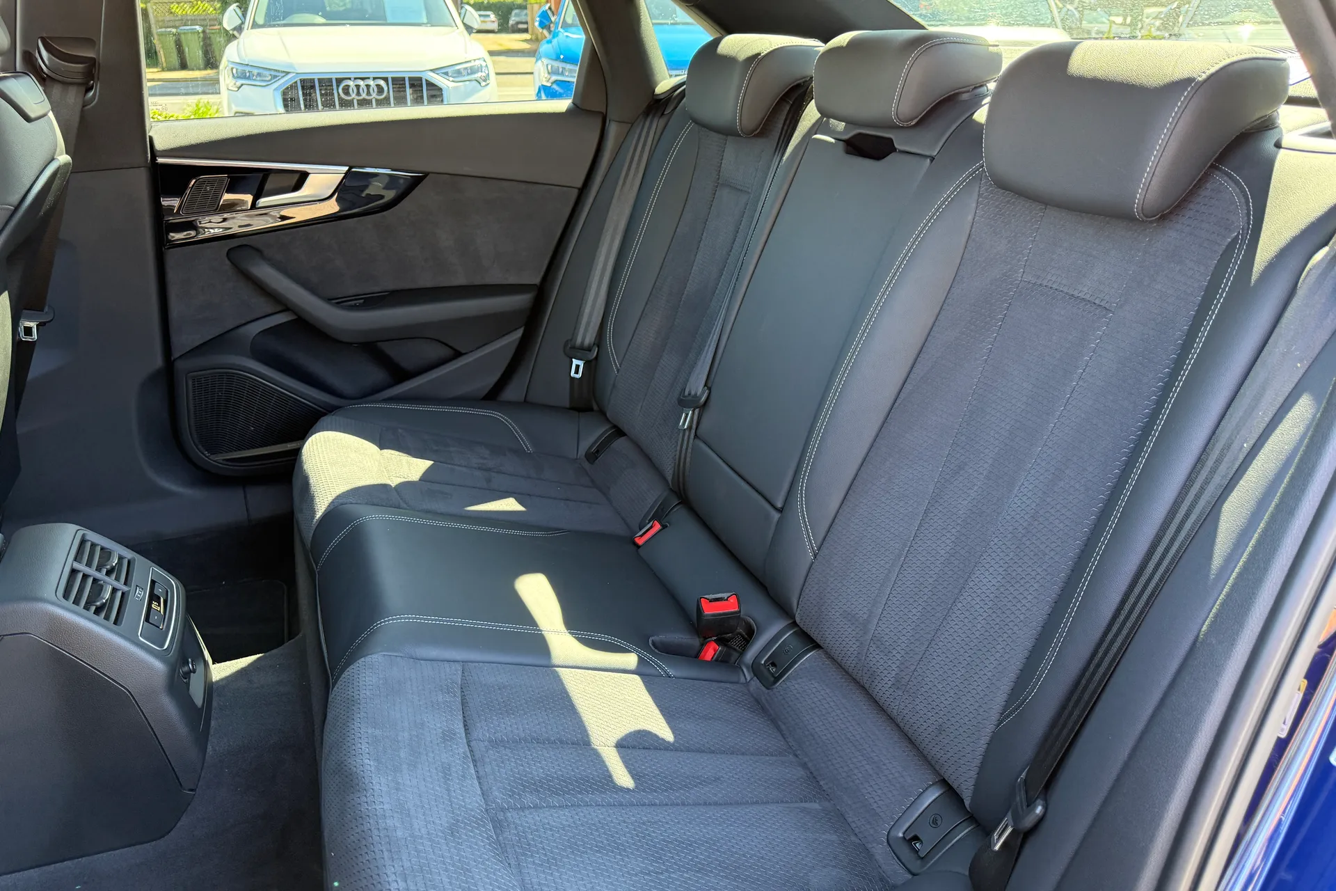 Audi A4 thumbnail image number 42