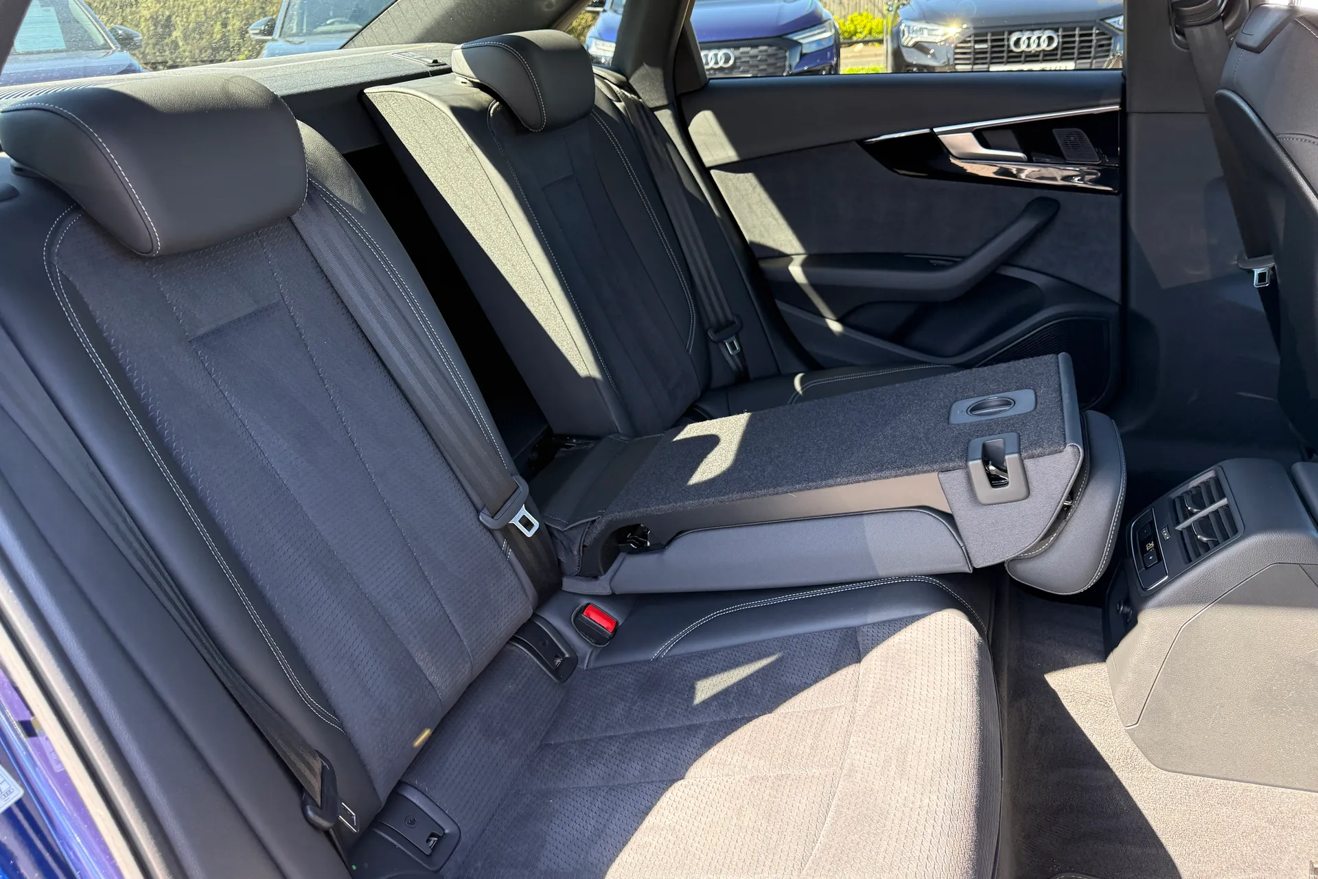 Audi A4 thumbnail image number 46