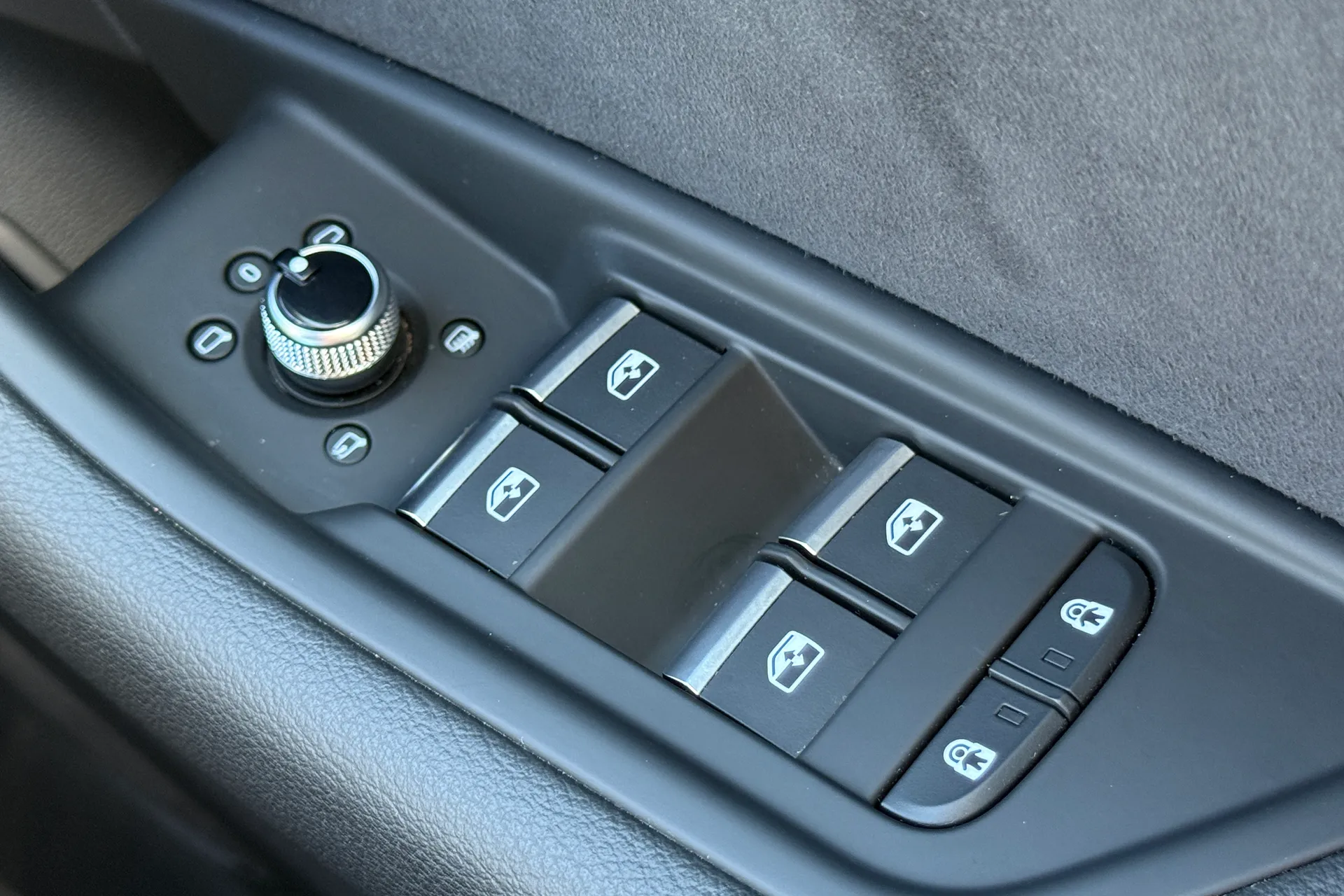 Audi A4 thumbnail image number 18