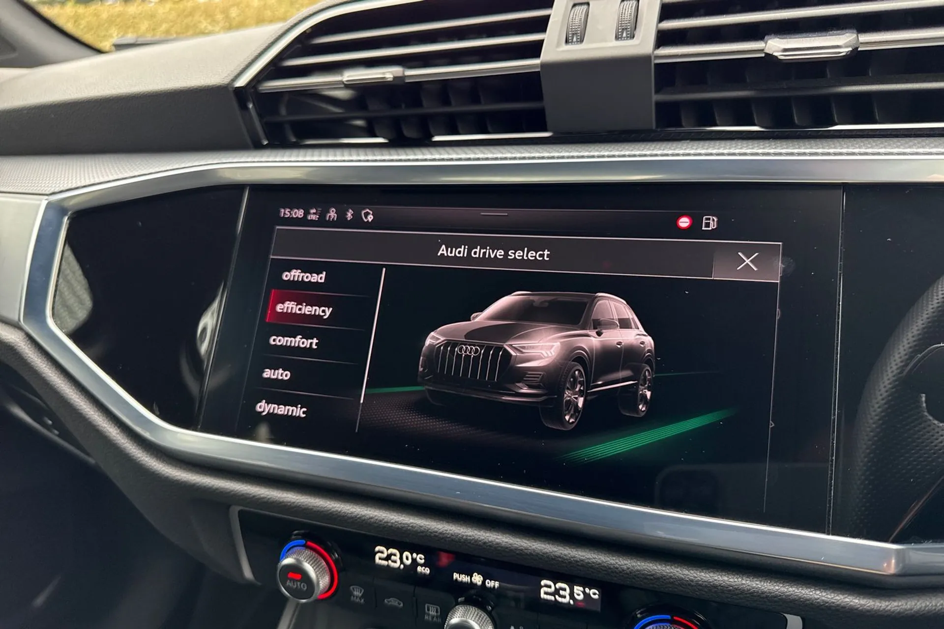 Audi Q3 thumbnail image number 24