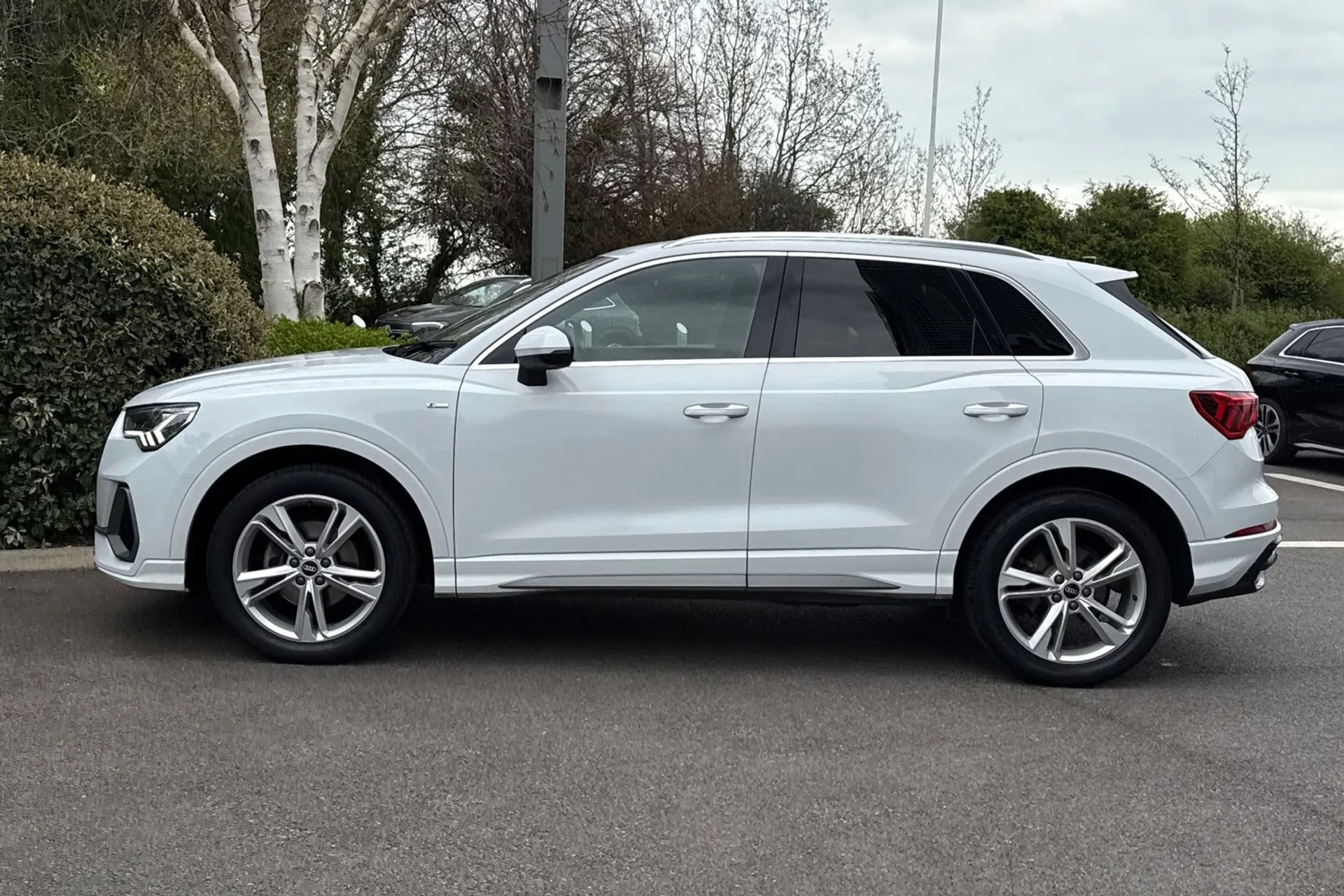 Audi Q3 thumbnail image number 18