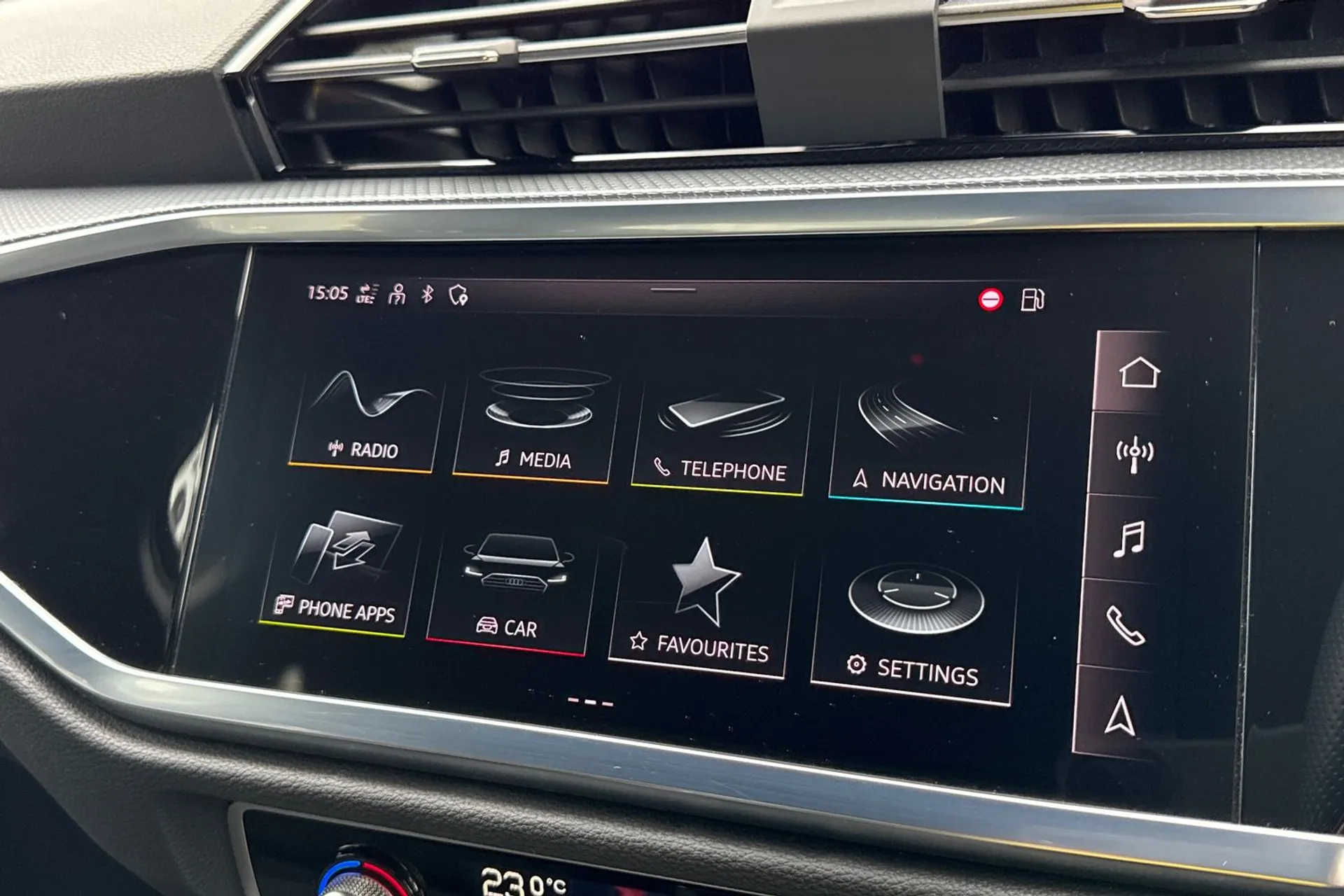 Audi Q3 thumbnail image number 19