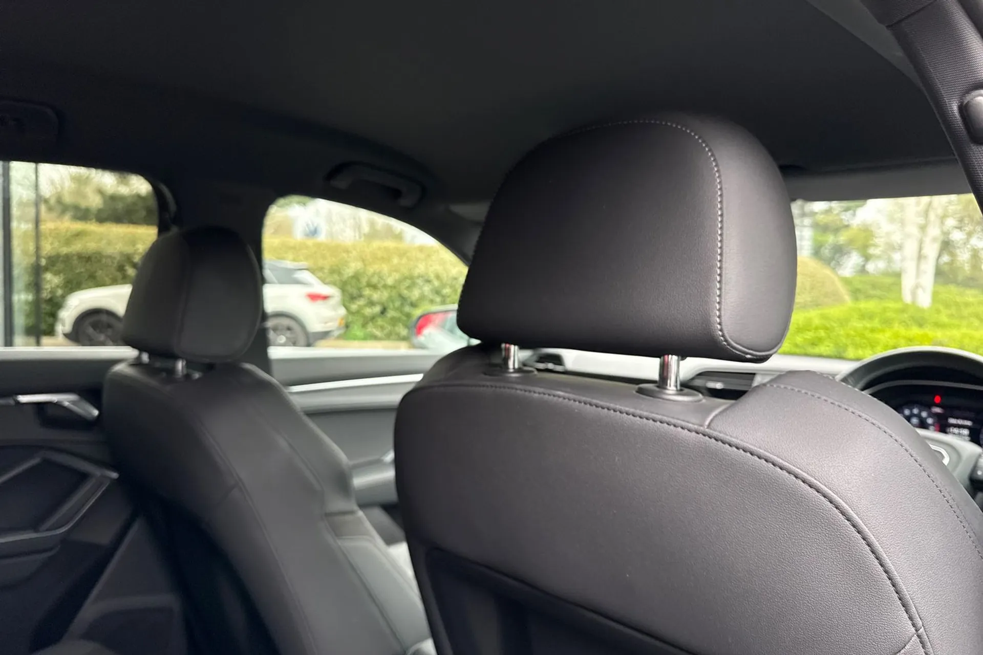 Audi Q3 thumbnail image number 36