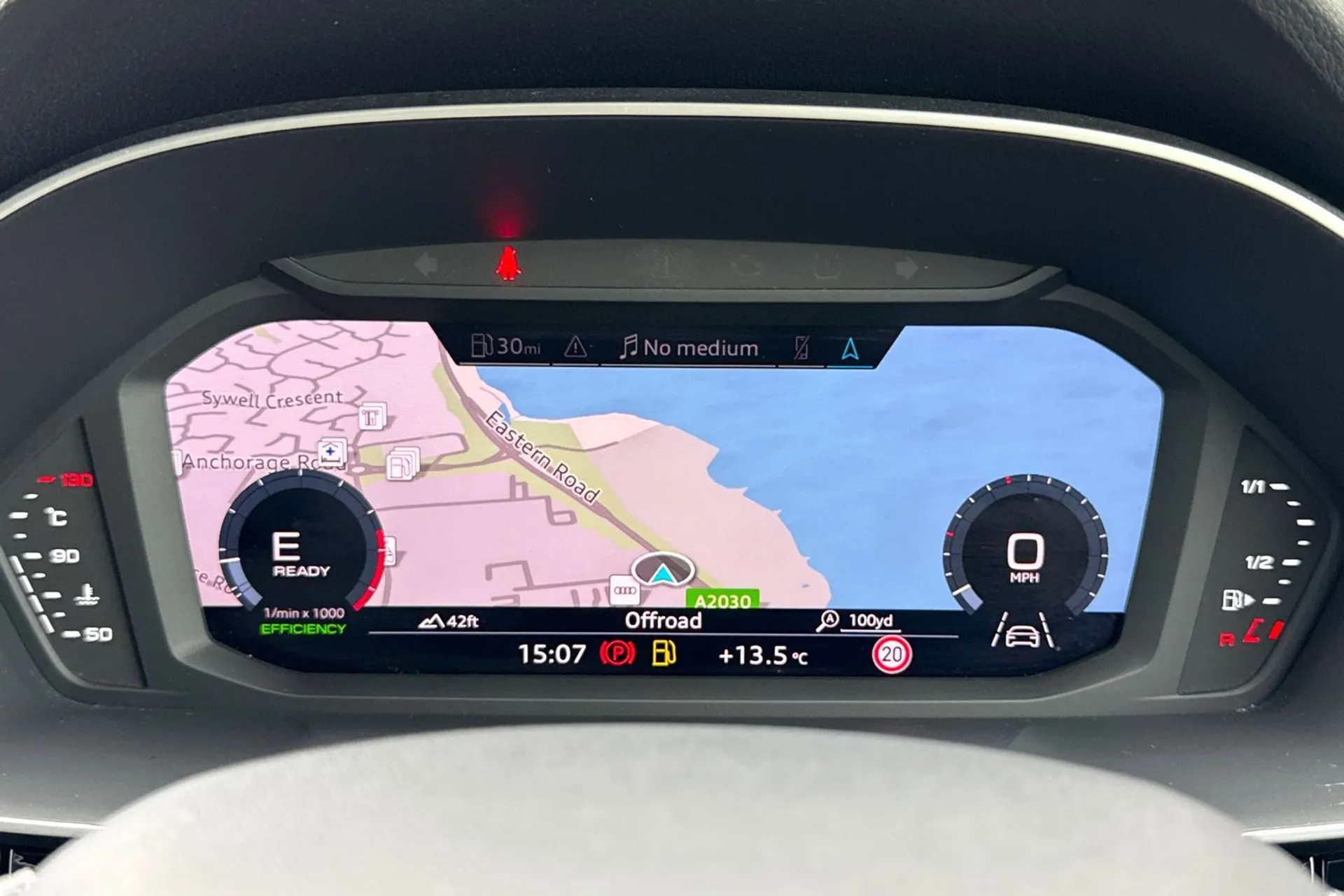 Audi Q3 thumbnail image number 12