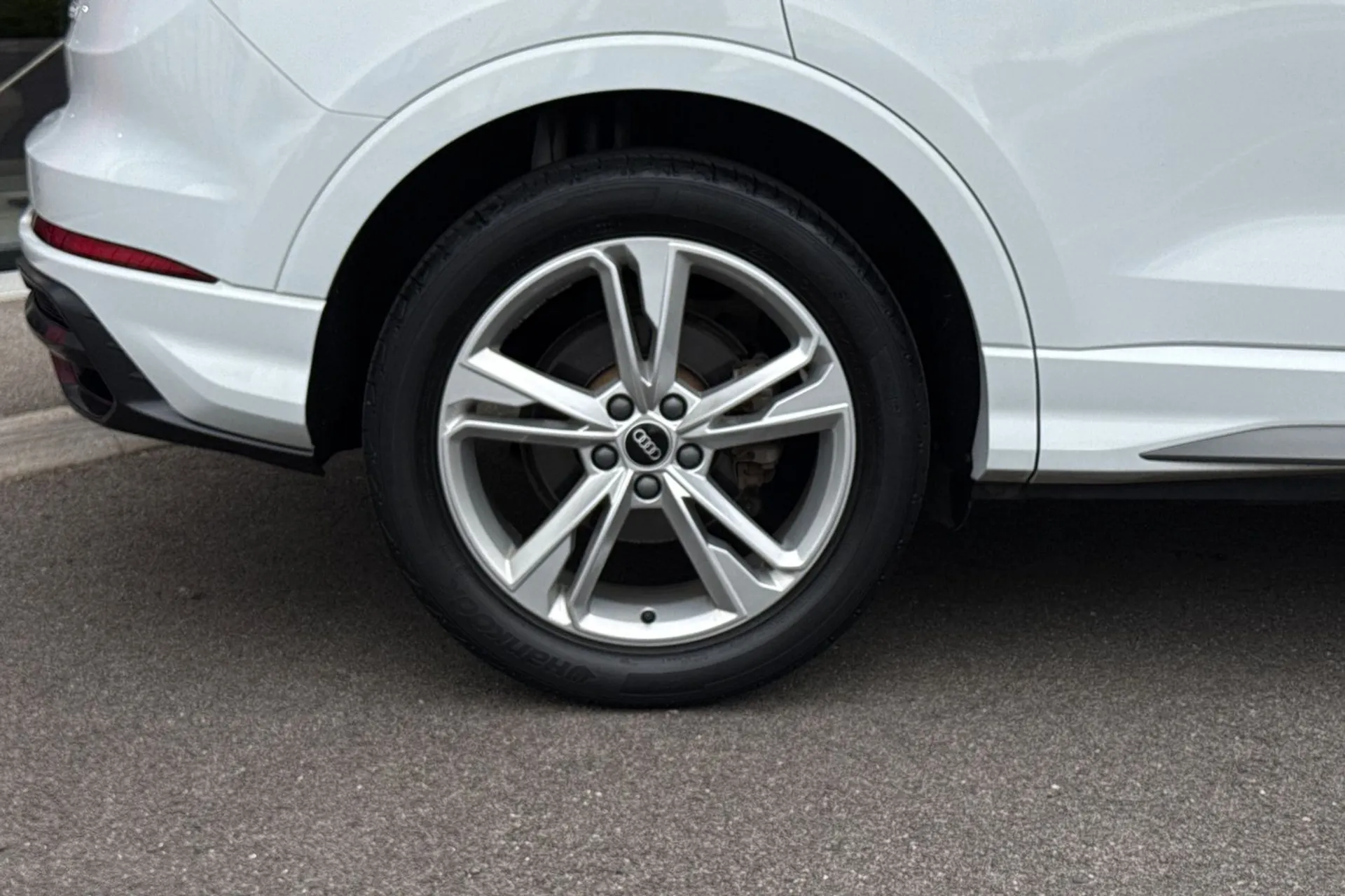 Audi Q3 thumbnail image number 21