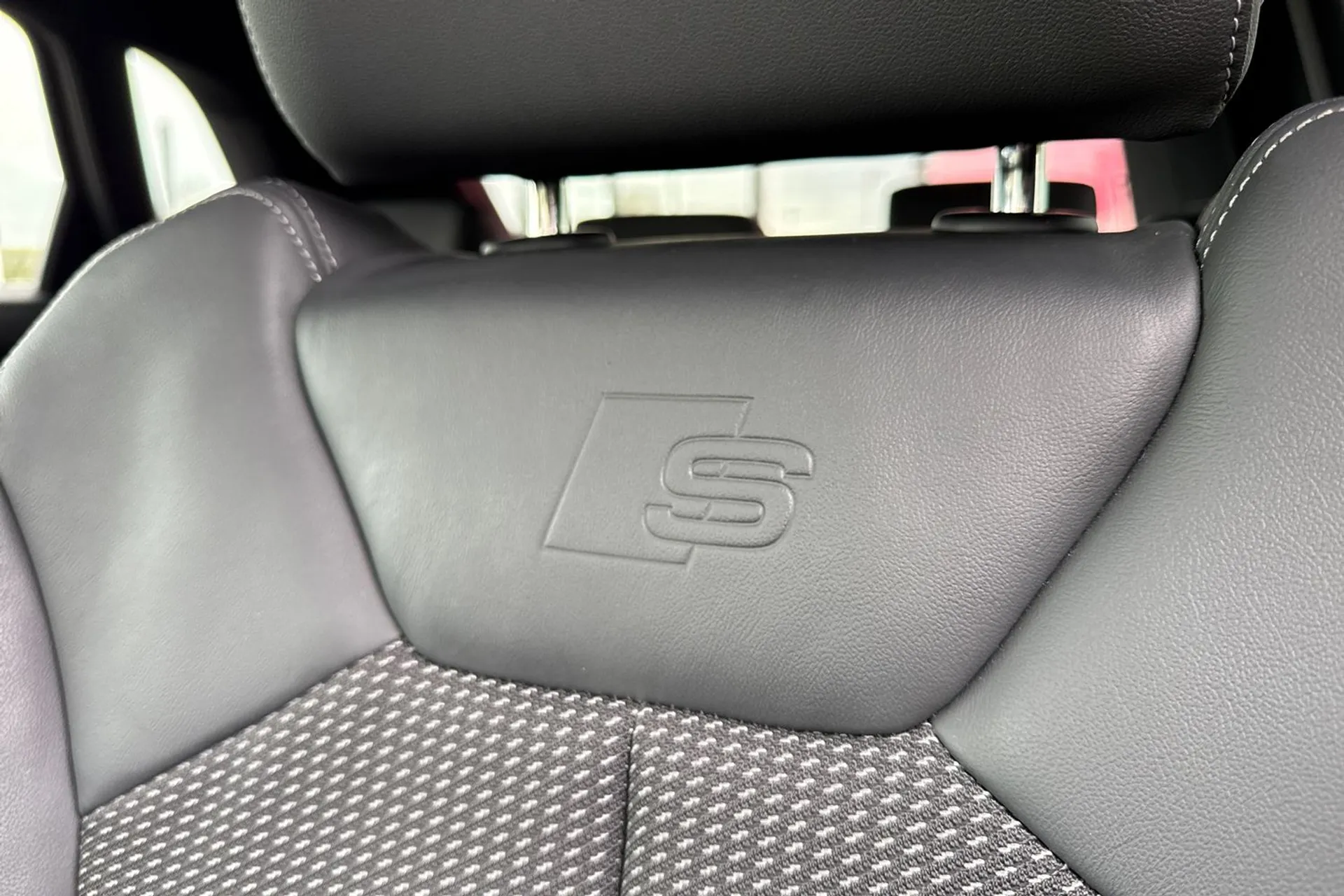 Audi Q3 thumbnail image number 28