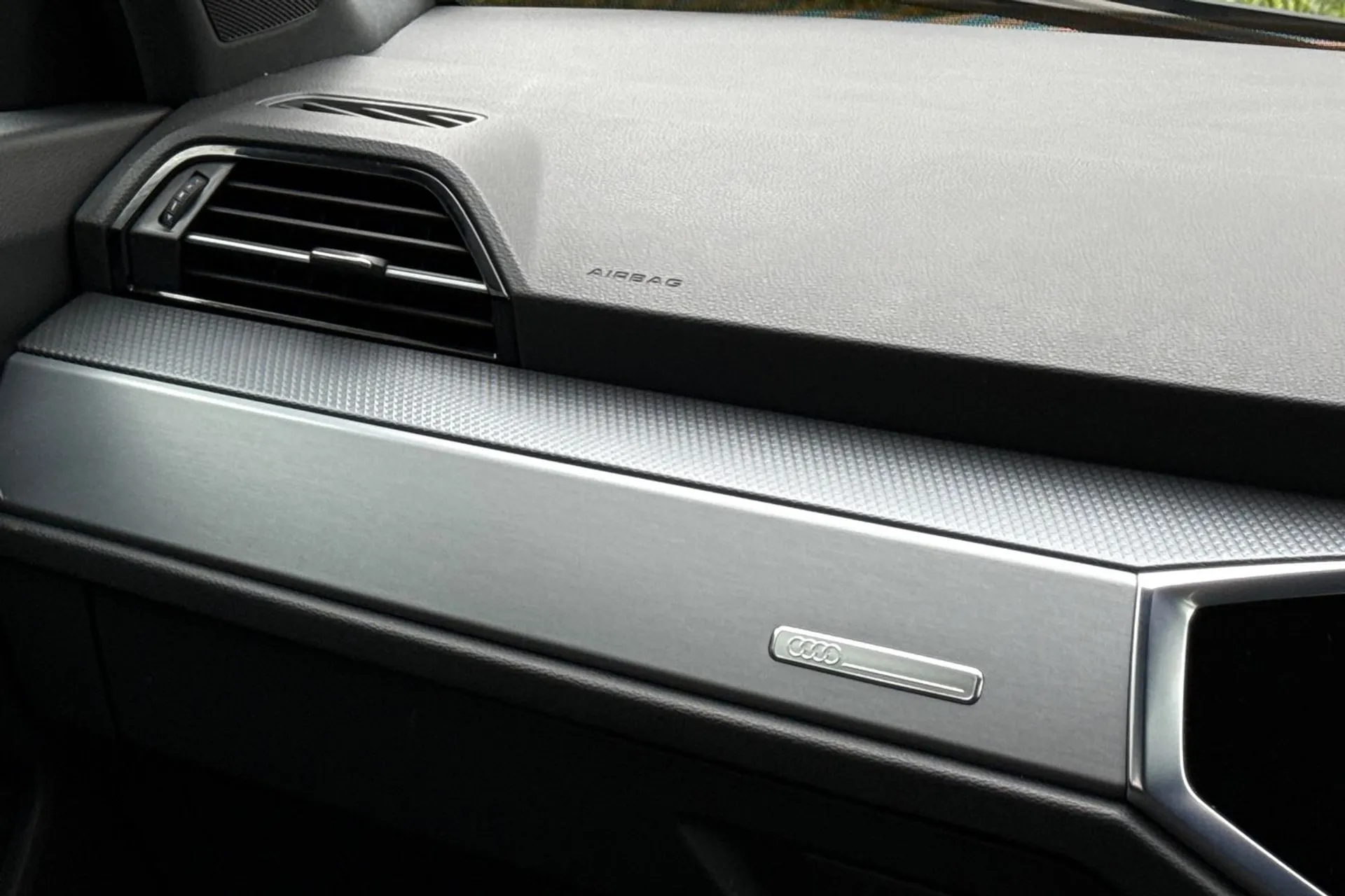 Audi Q3 thumbnail image number 43