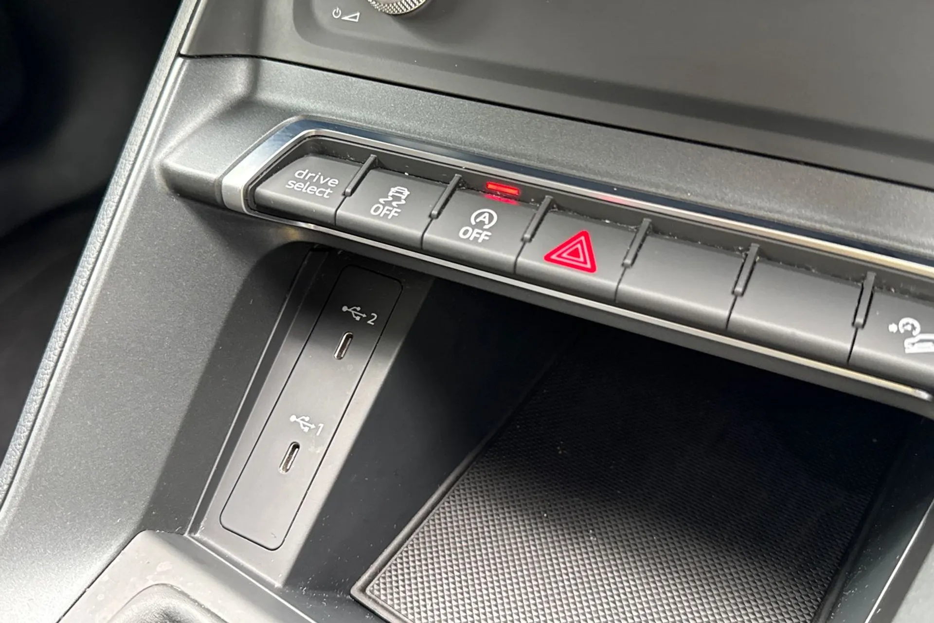 Audi Q3 thumbnail image number 20