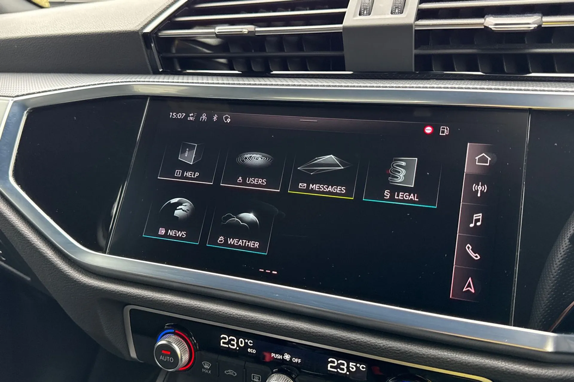 Audi Q3 thumbnail image number 22