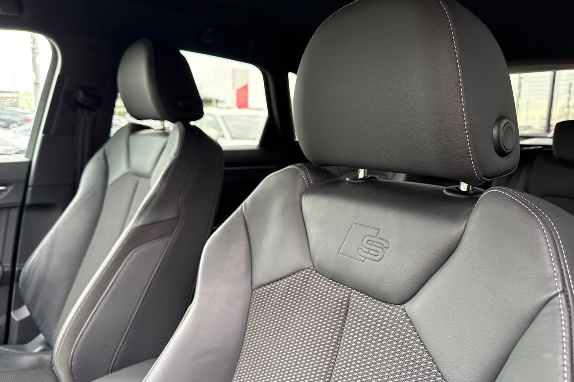 Audi Q3 thumbnail image number 41