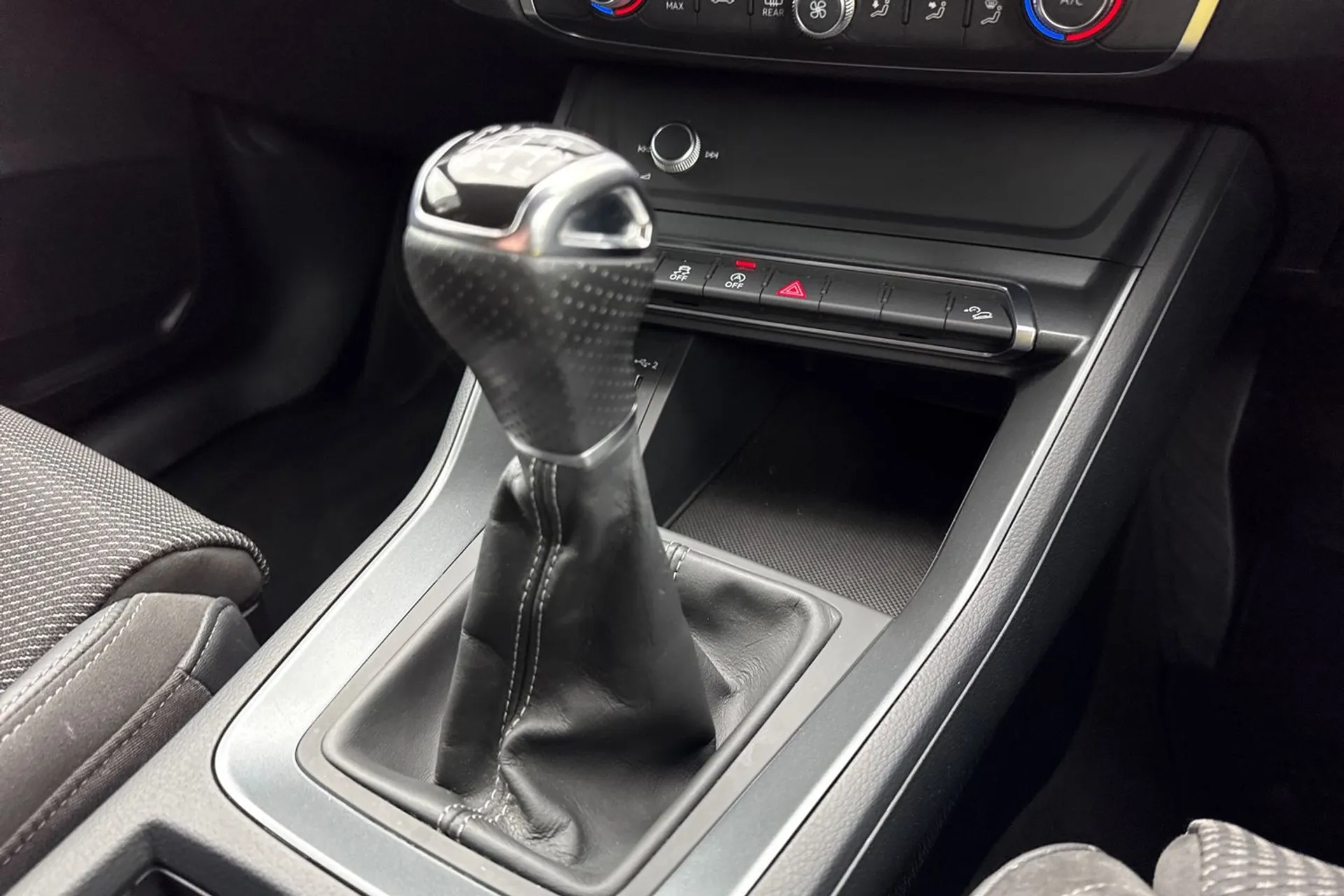 Audi Q3 thumbnail image number 15