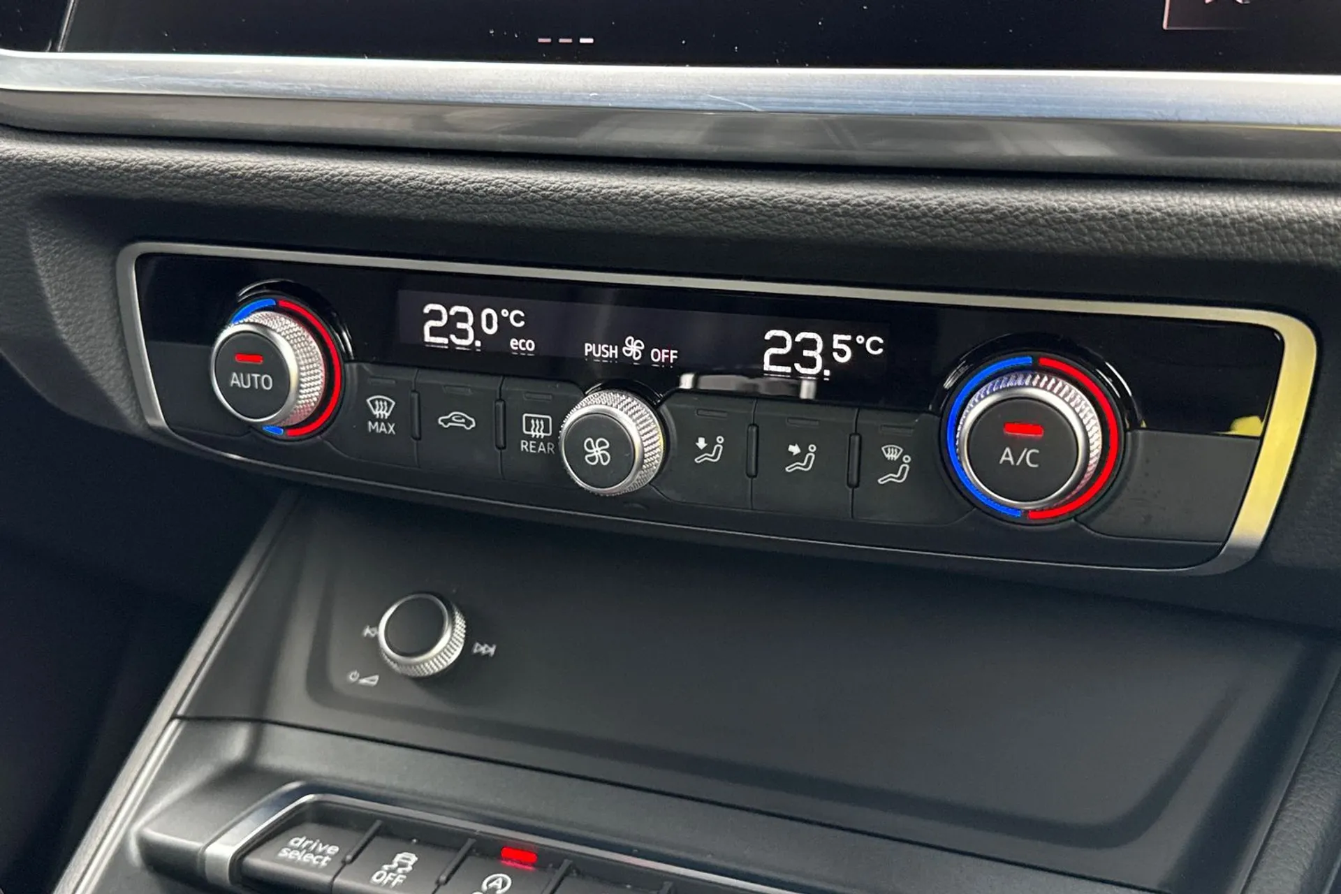 Audi Q3 thumbnail image number 17