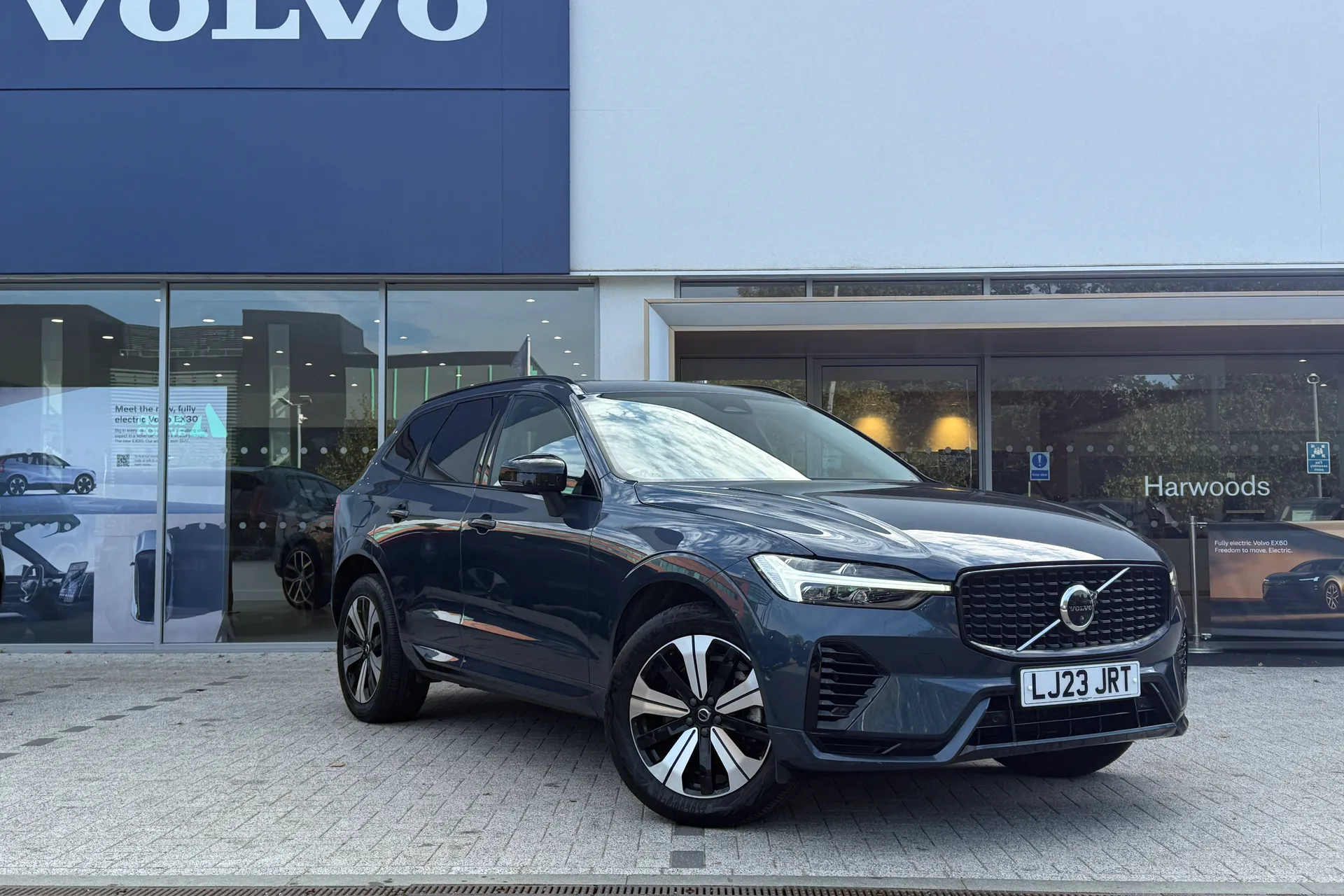 Volvo XC60 focused image