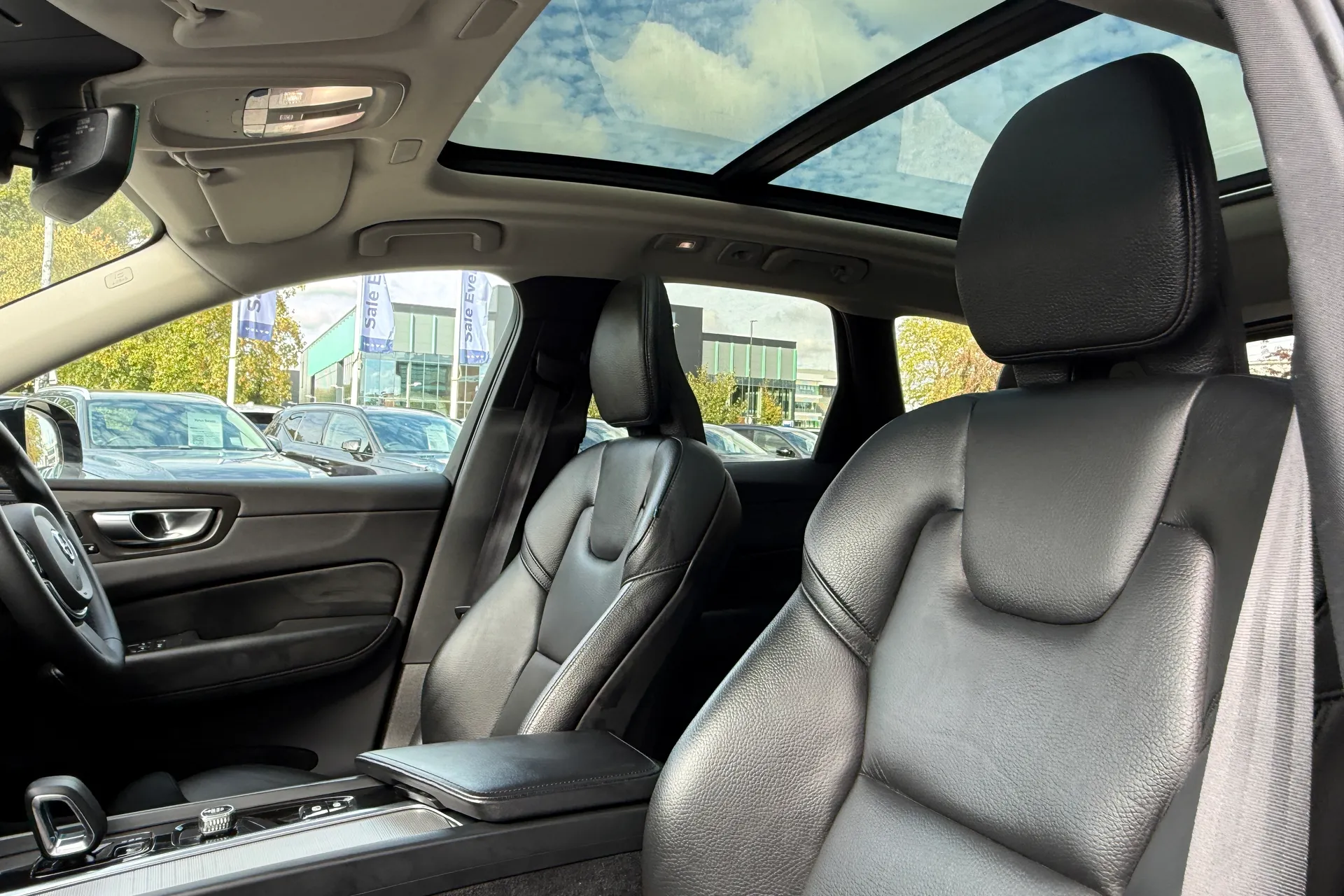 Volvo XC60 thumbnail image number 25