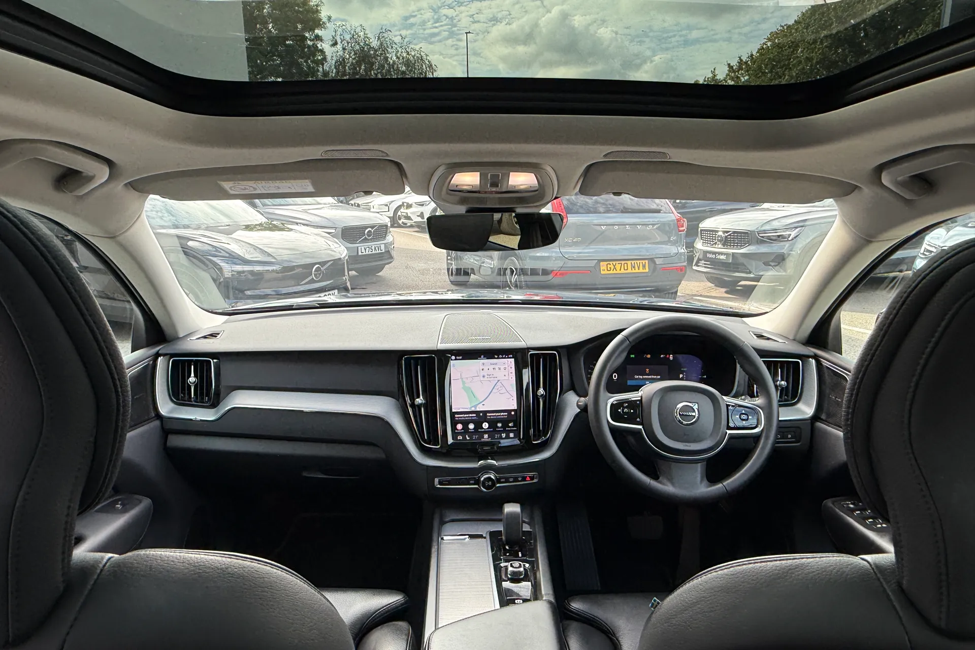 Volvo XC60 thumbnail image number 3