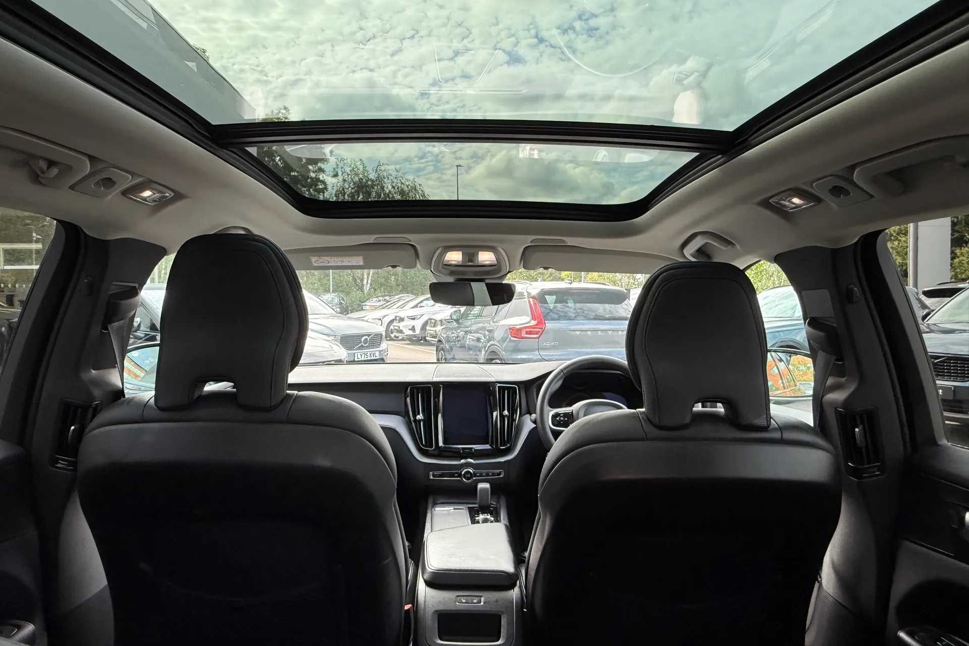 Volvo XC60 thumbnail image number 22