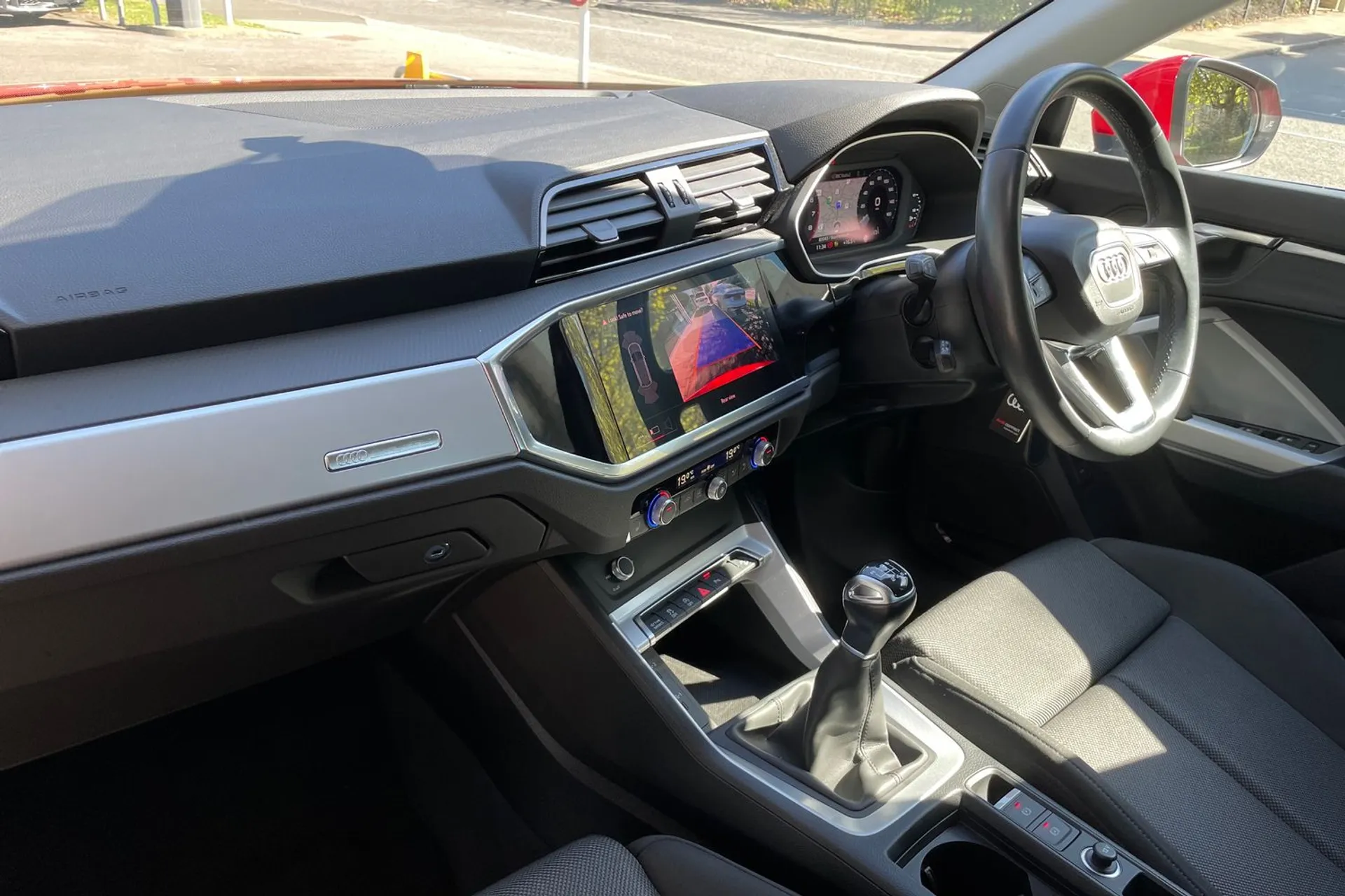 Audi Q3 thumbnail image number 26