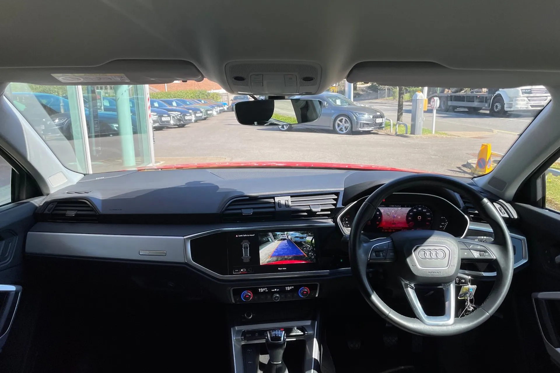 Audi Q3 thumbnail image number 3
