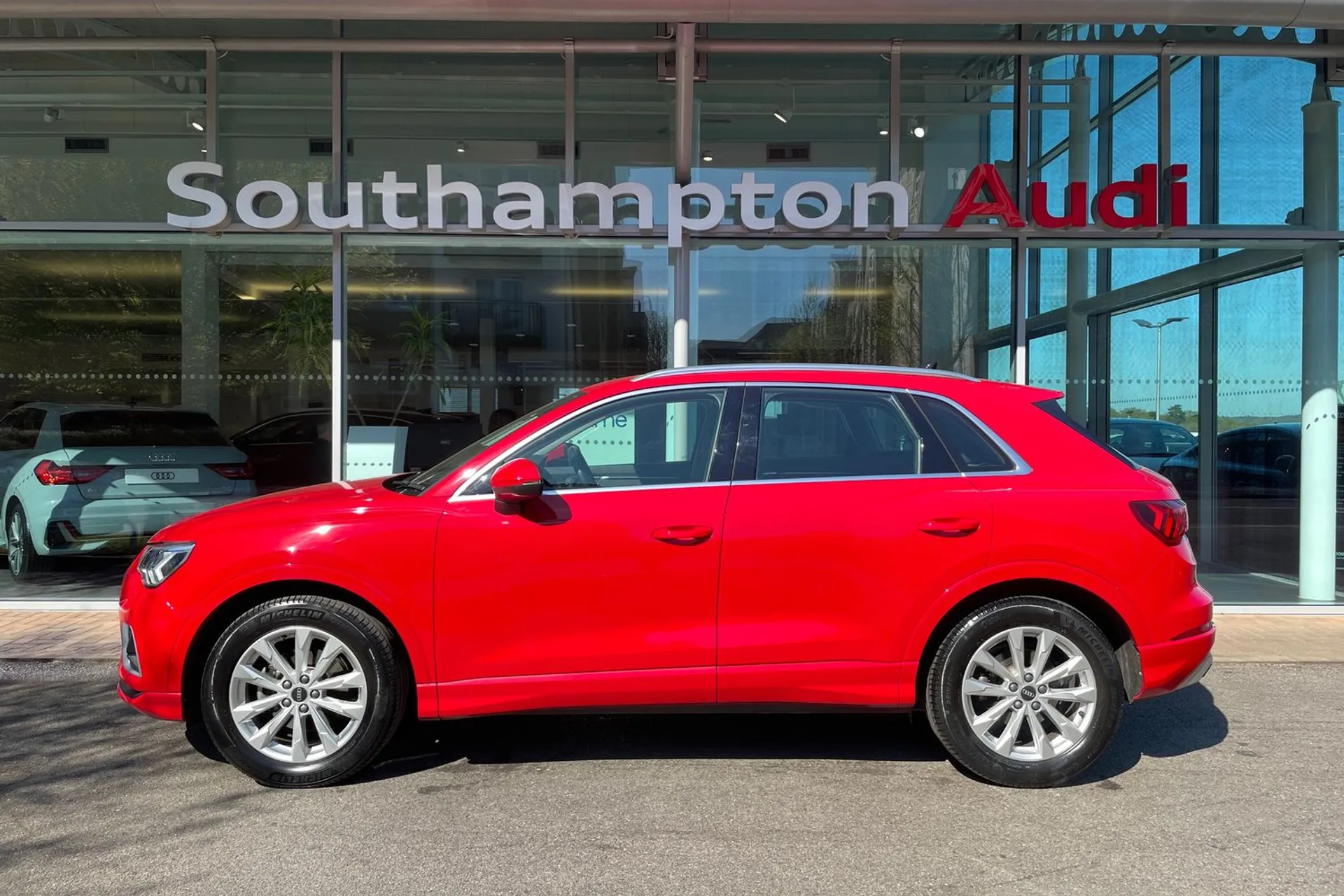 Audi Q3 thumbnail image number 8