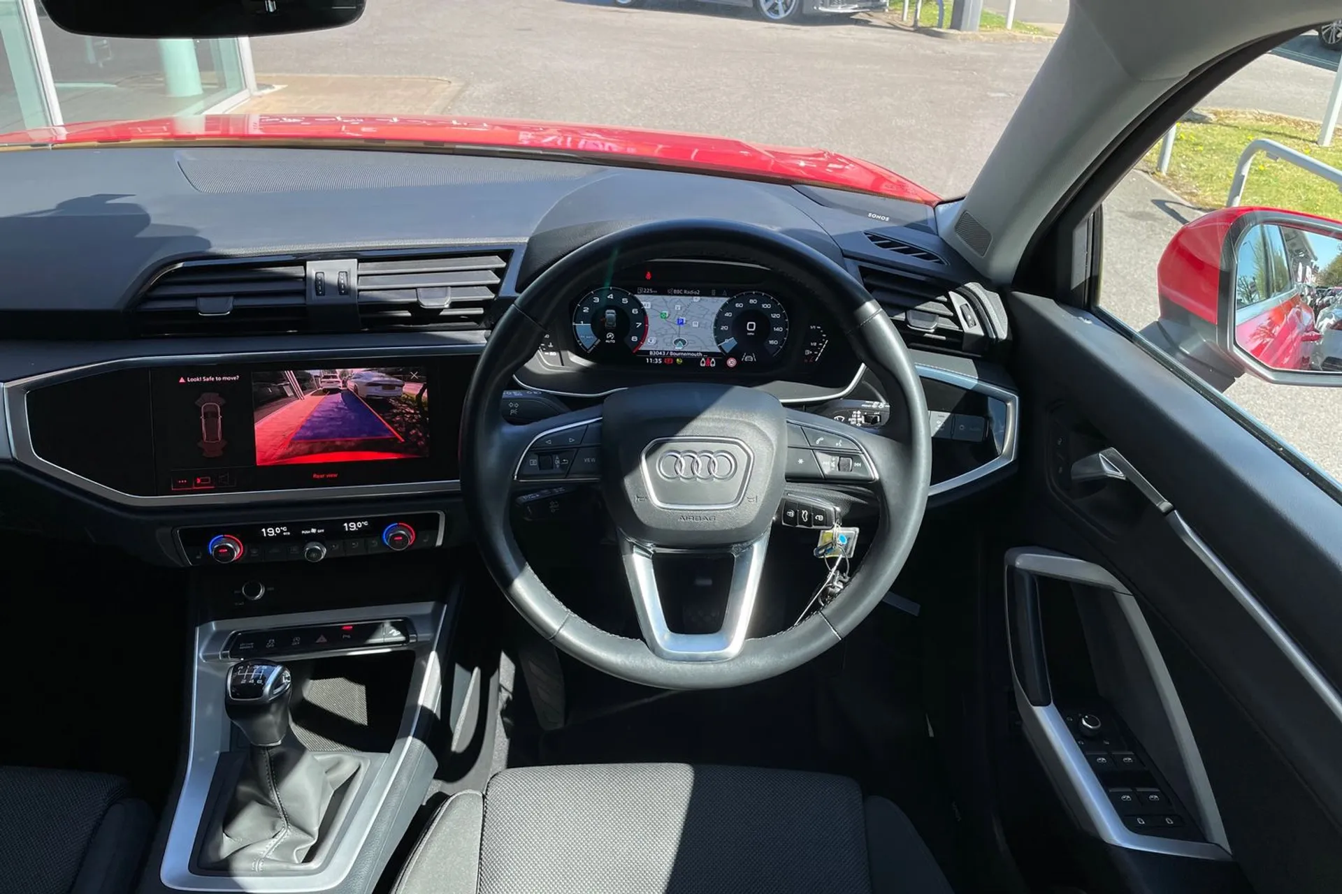 Audi Q3 thumbnail image number 33