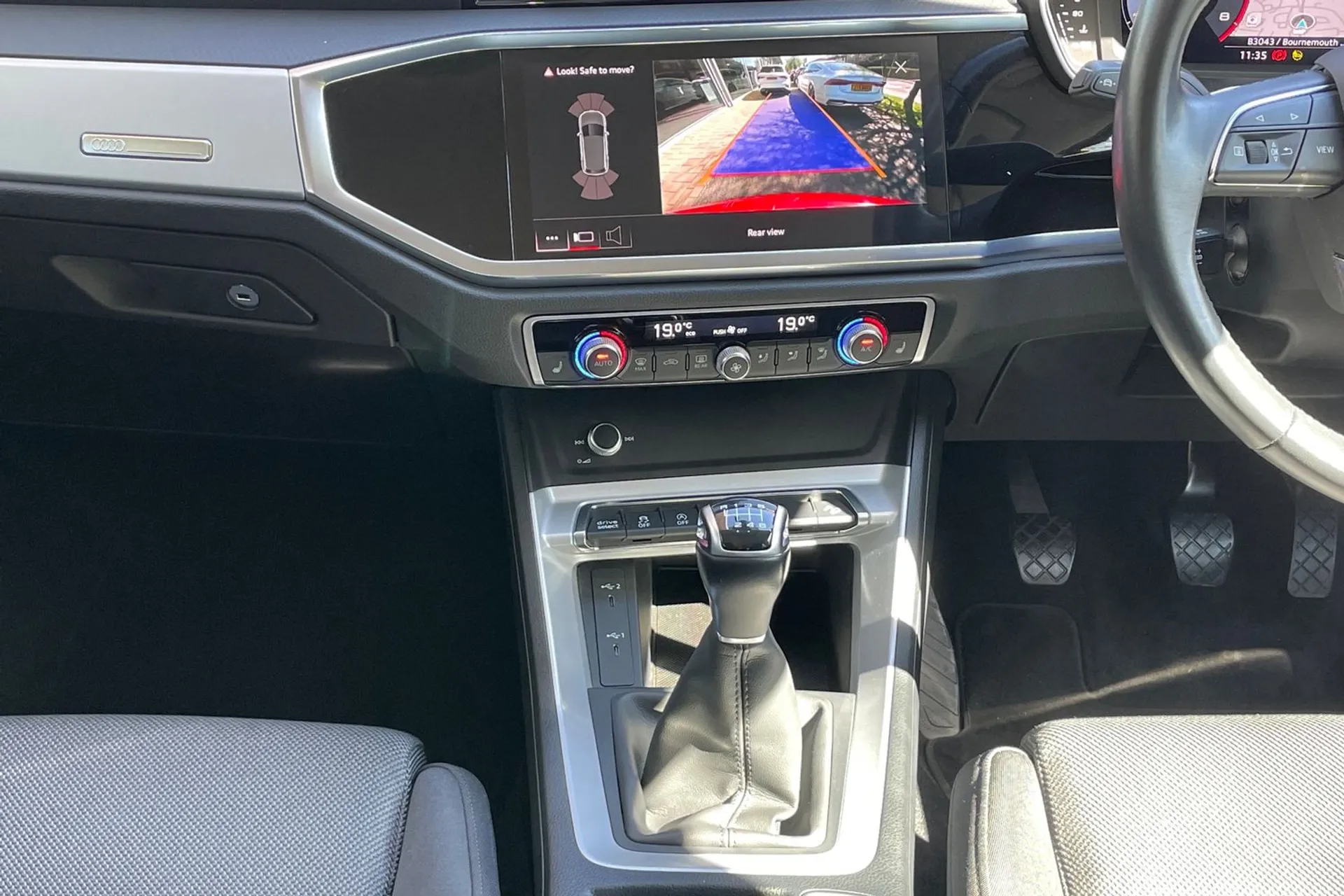Audi Q3 thumbnail image number 34