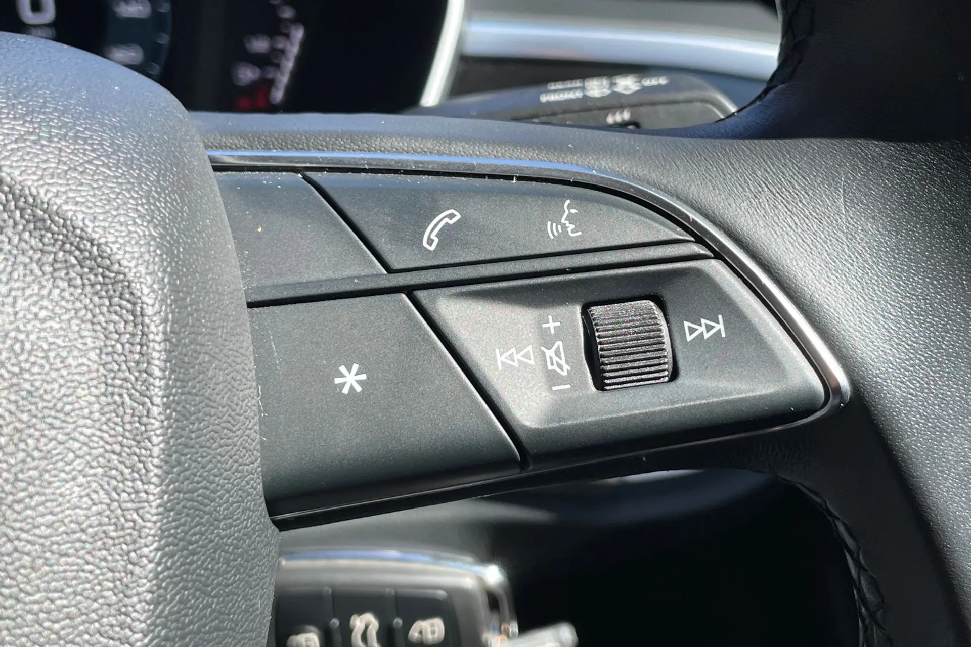 Audi Q3 thumbnail image number 36
