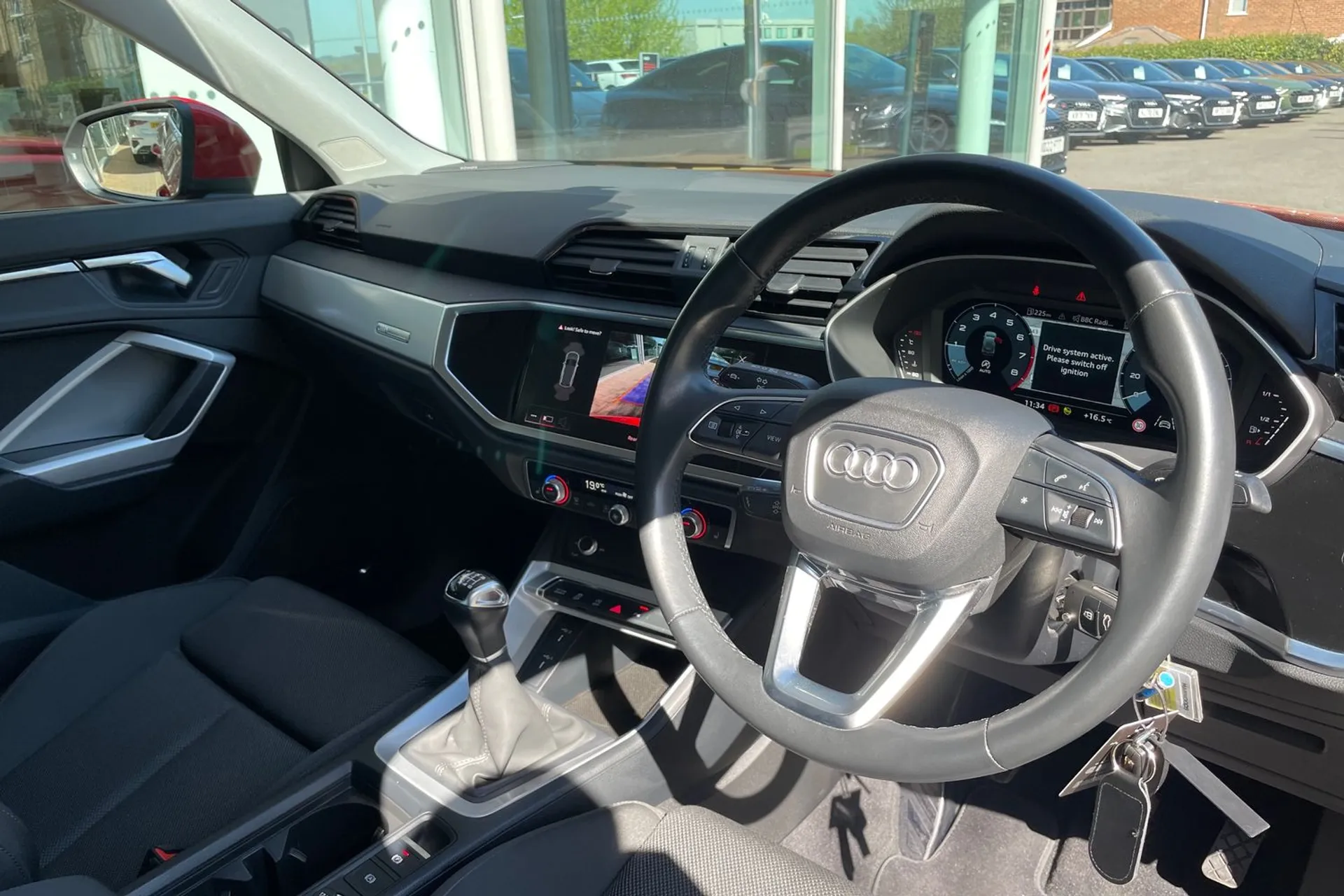 Audi Q3 thumbnail image number 25