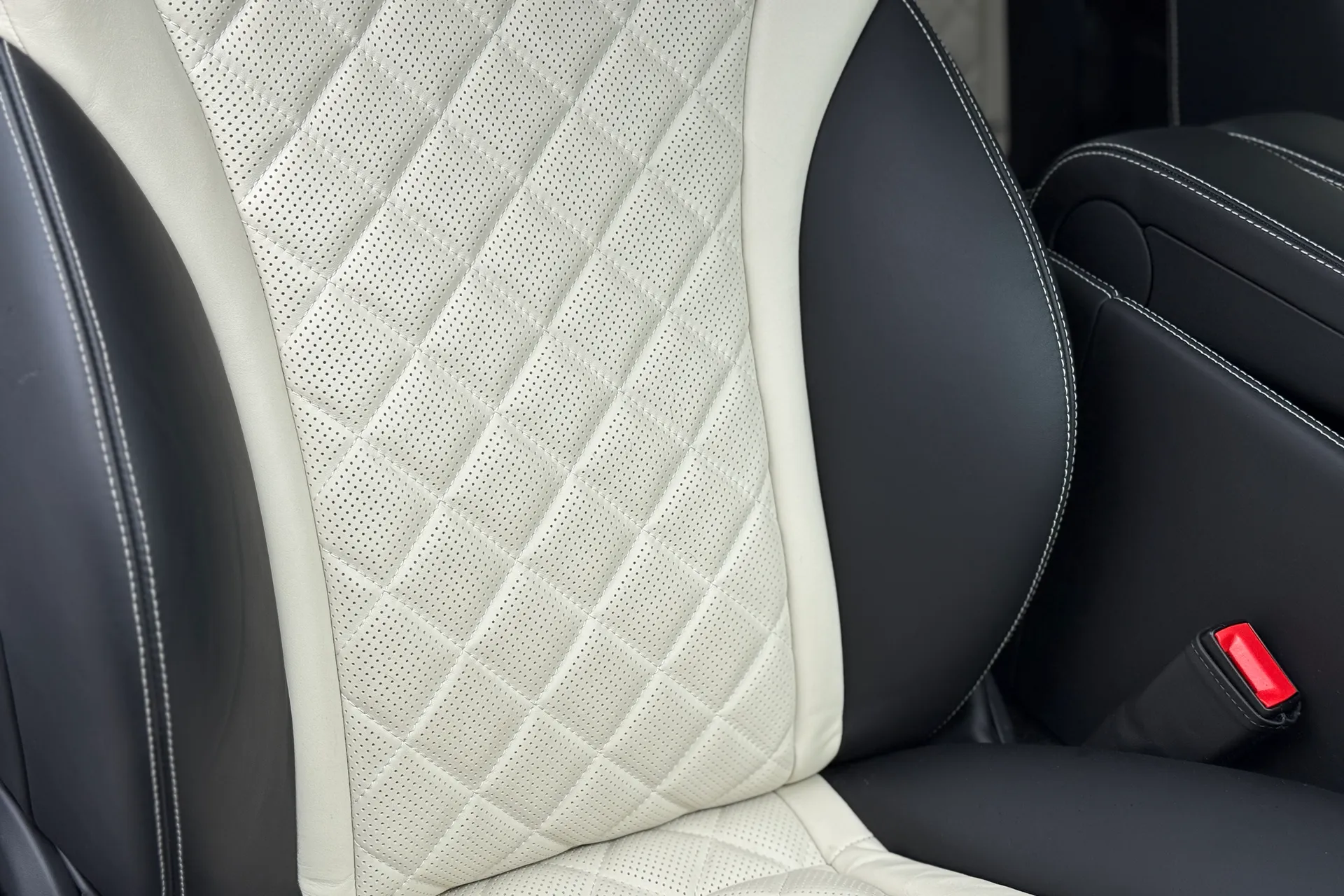 Bentley CONTINENTAL GTC thumbnail image number 18