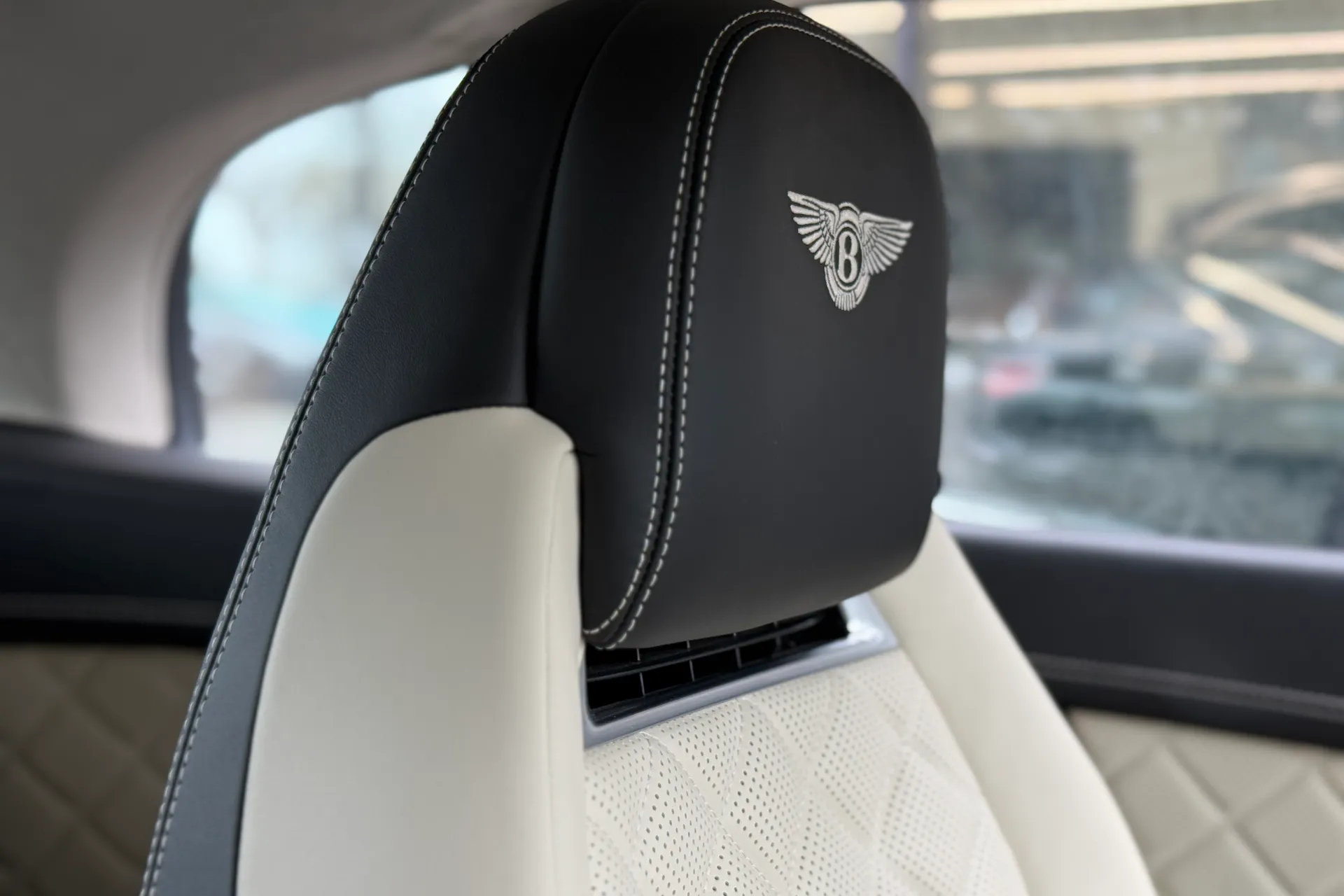 Bentley CONTINENTAL GTC thumbnail image number 47