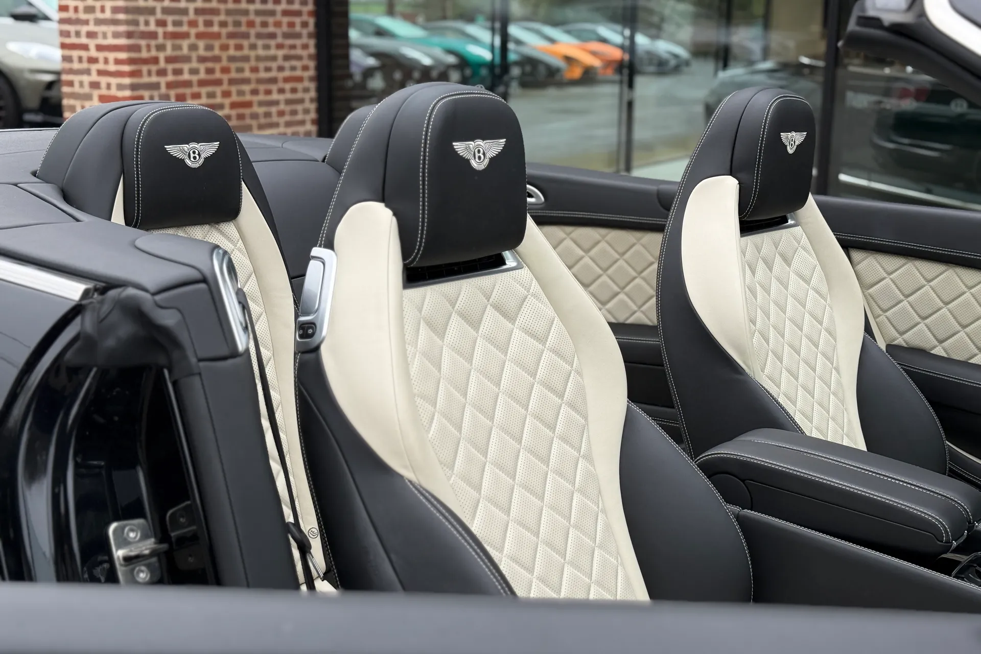 Bentley CONTINENTAL GTC thumbnail image number 16