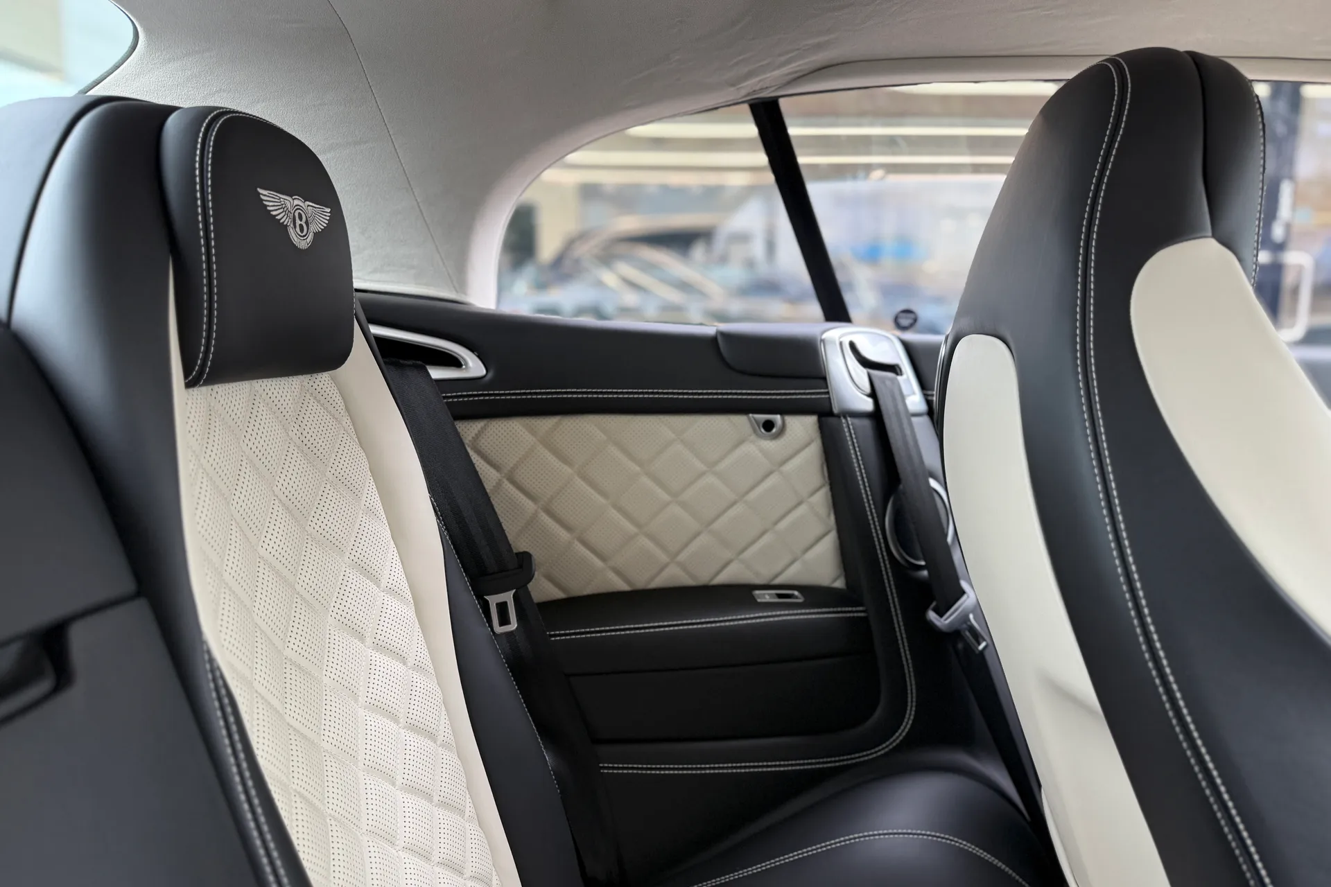 Bentley CONTINENTAL GTC thumbnail image number 24