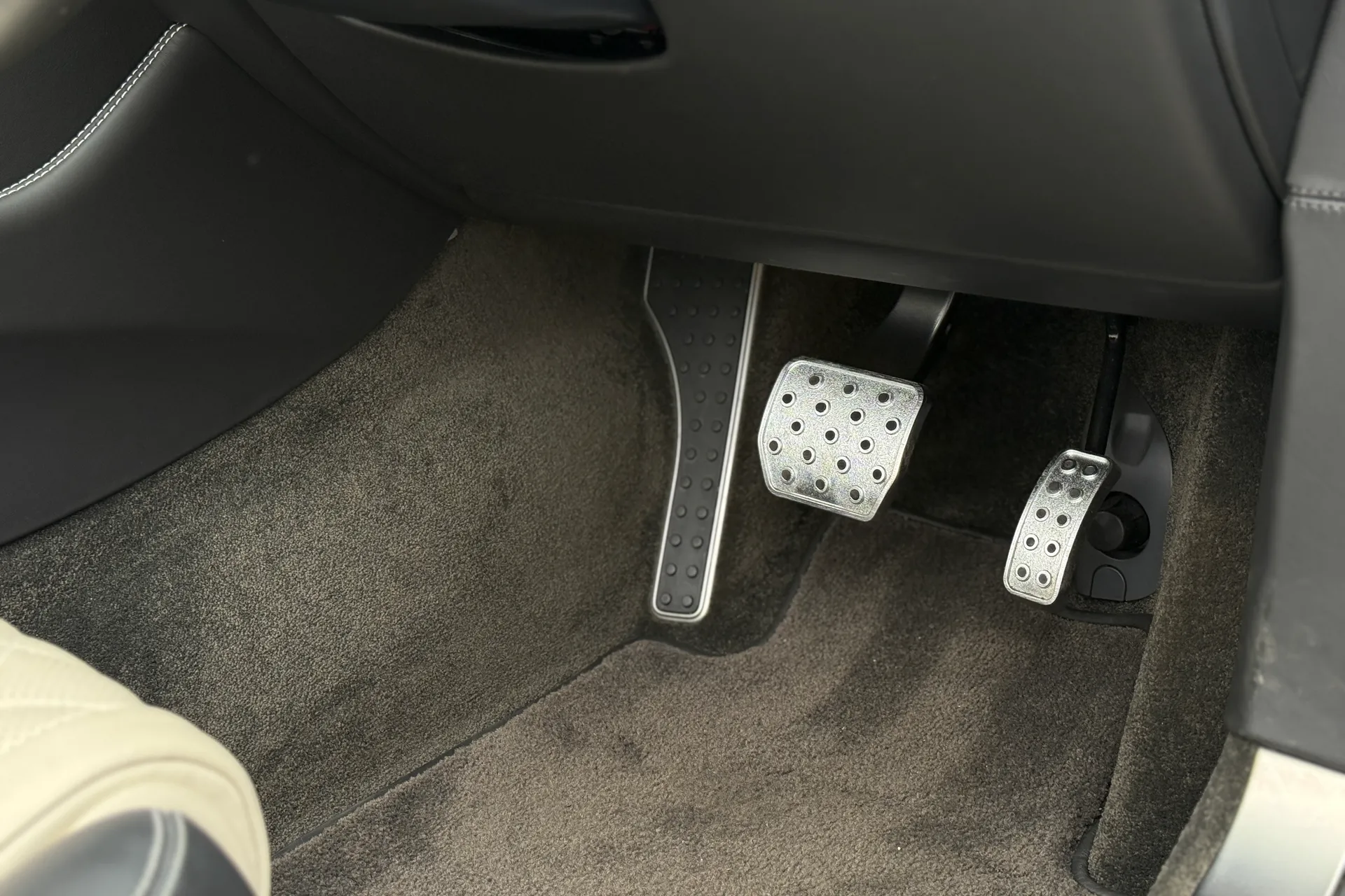 Bentley CONTINENTAL GTC thumbnail image number 14