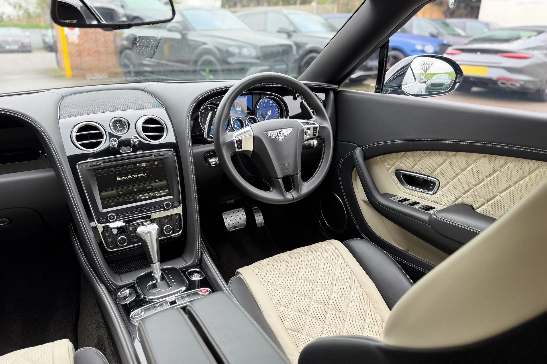 Bentley CONTINENTAL GTC thumbnail image number 19