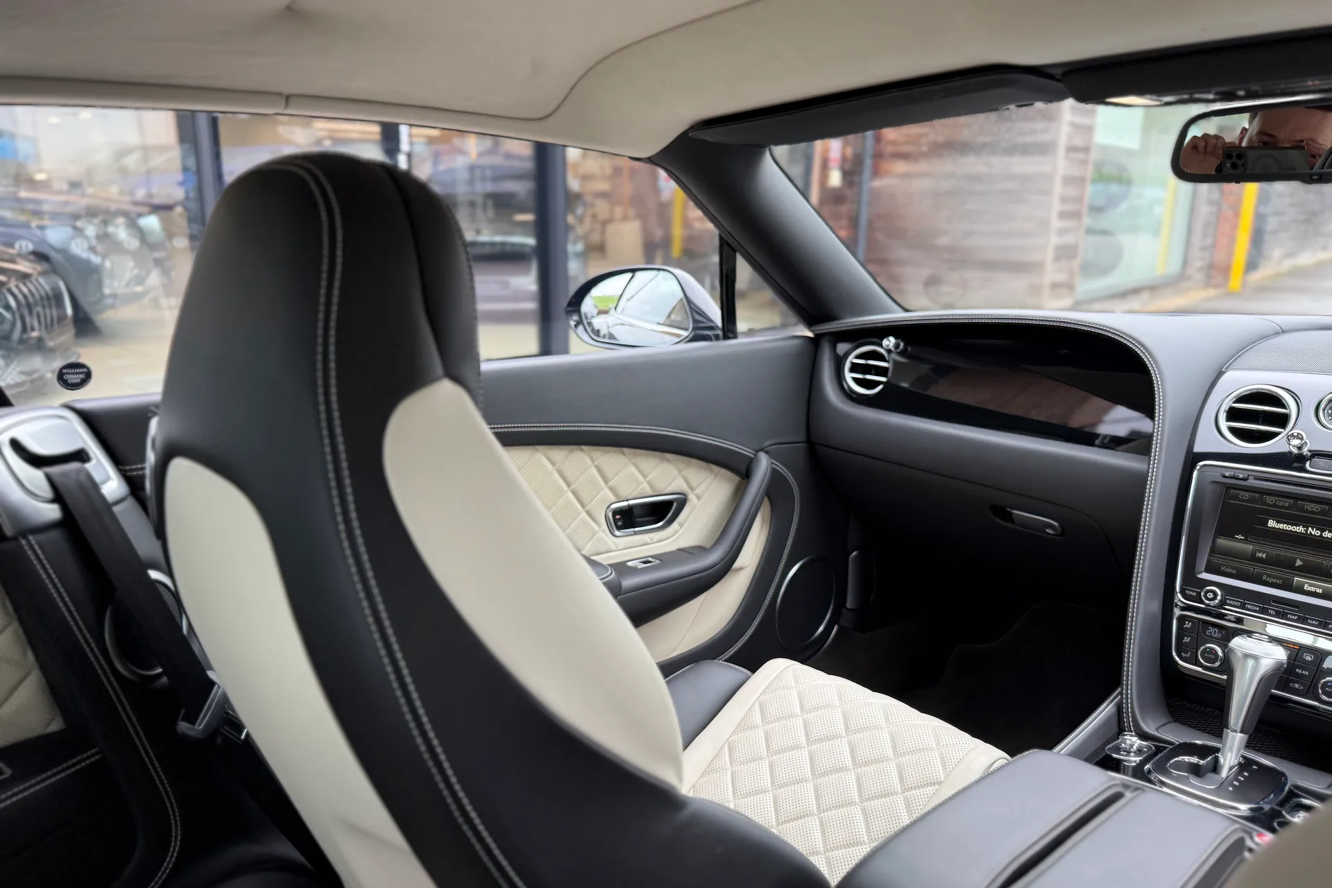 Bentley CONTINENTAL GTC thumbnail image number 22