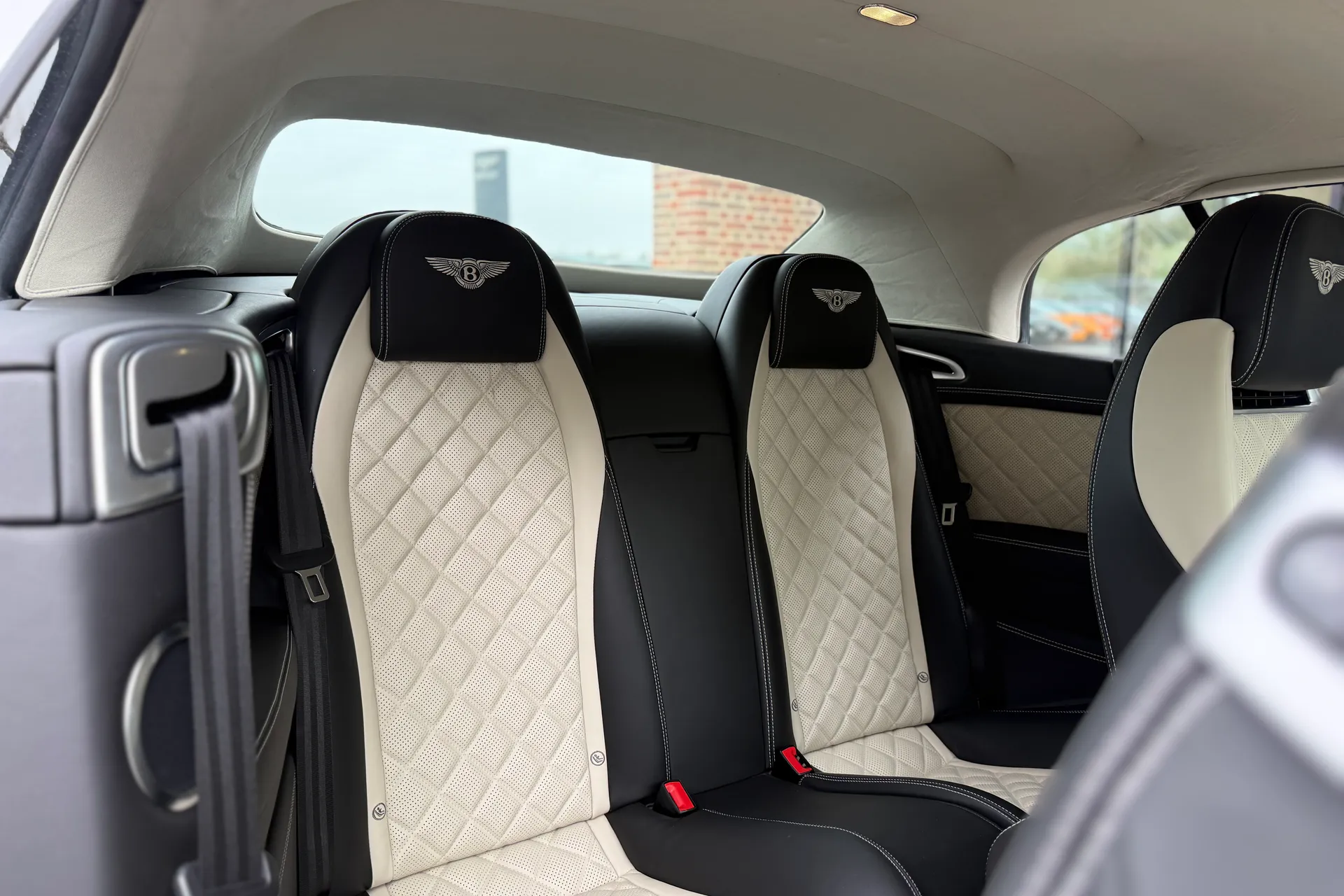 Bentley CONTINENTAL GTC thumbnail image number 21