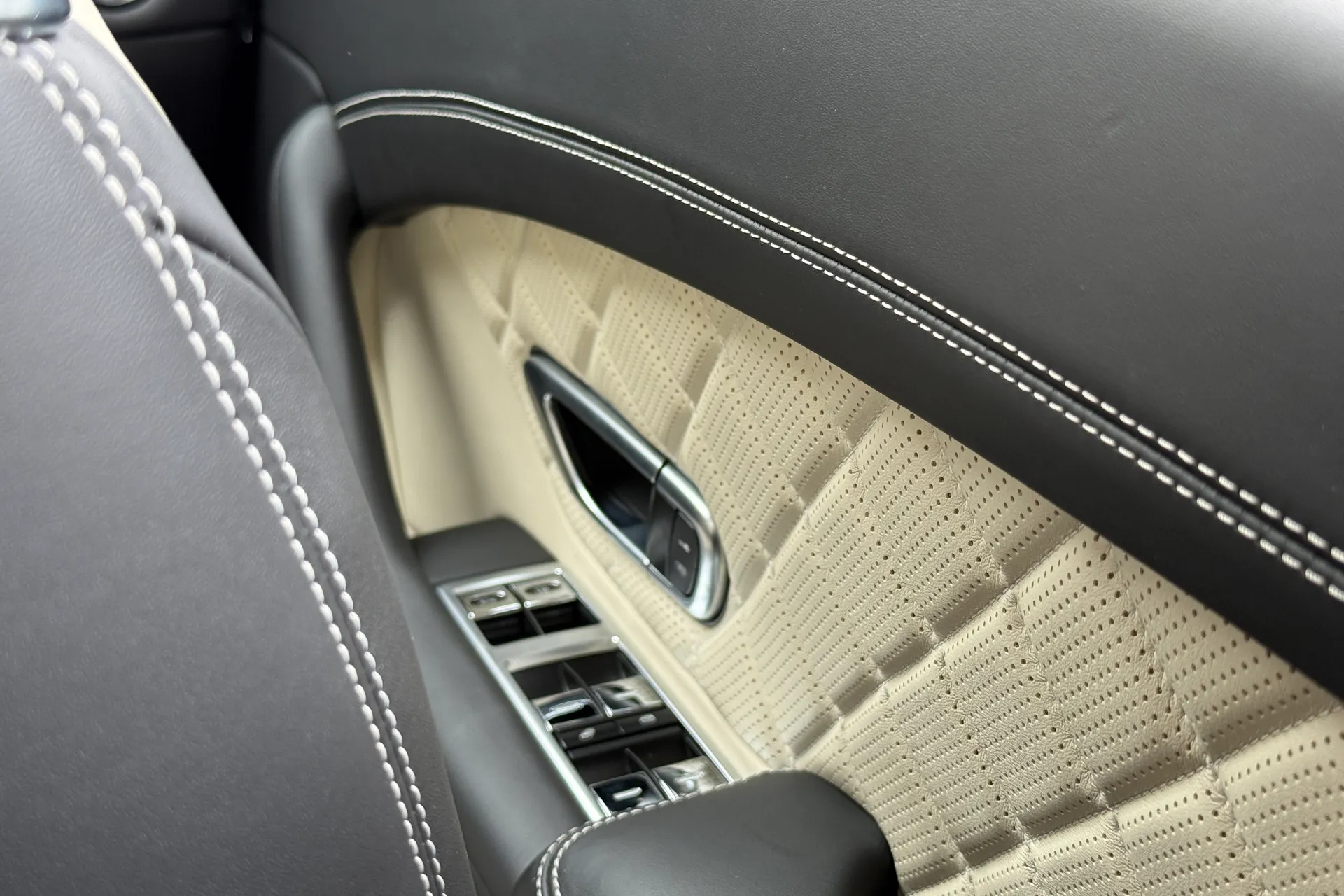 Bentley CONTINENTAL GTC thumbnail image number 28