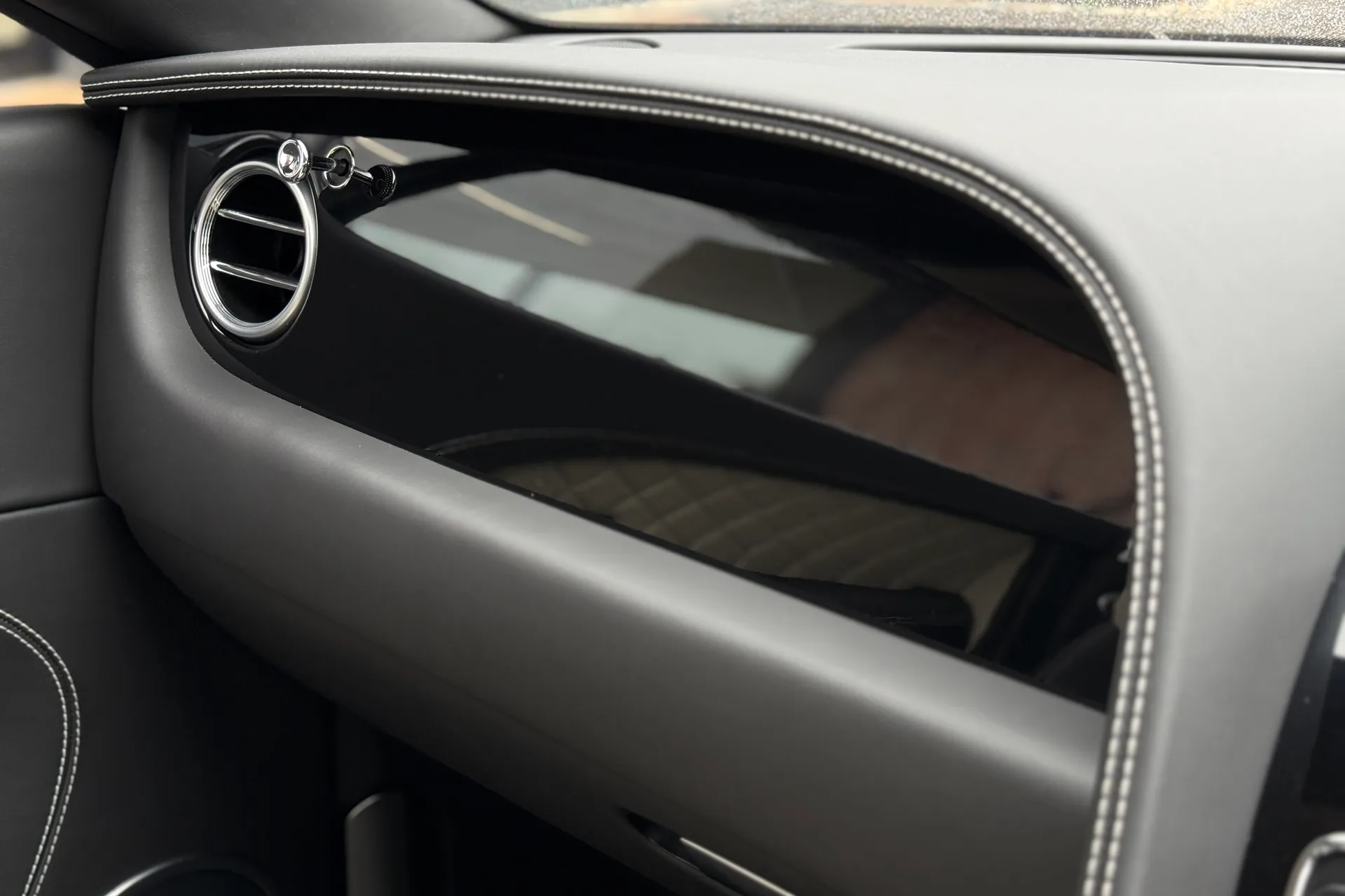 Bentley CONTINENTAL GTC thumbnail image number 46