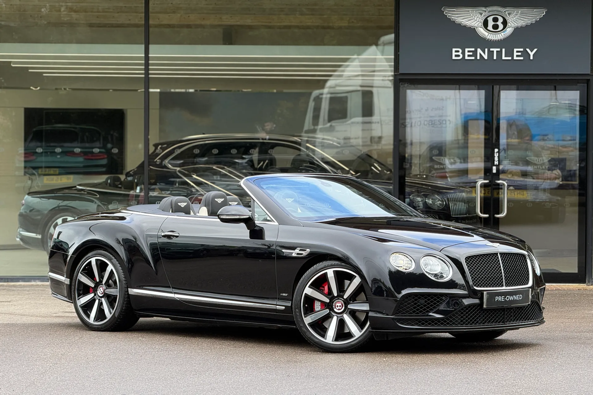 Bentley CONTINENTAL GTC focused image