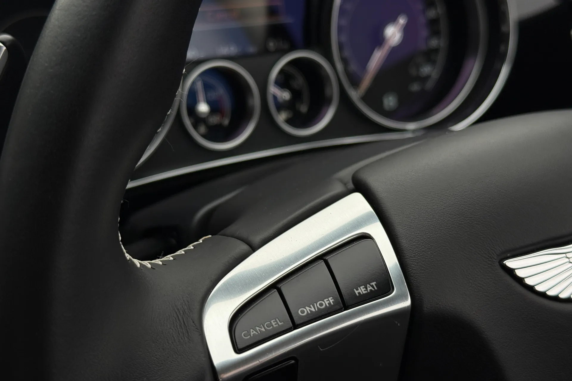 Bentley CONTINENTAL GTC thumbnail image number 42